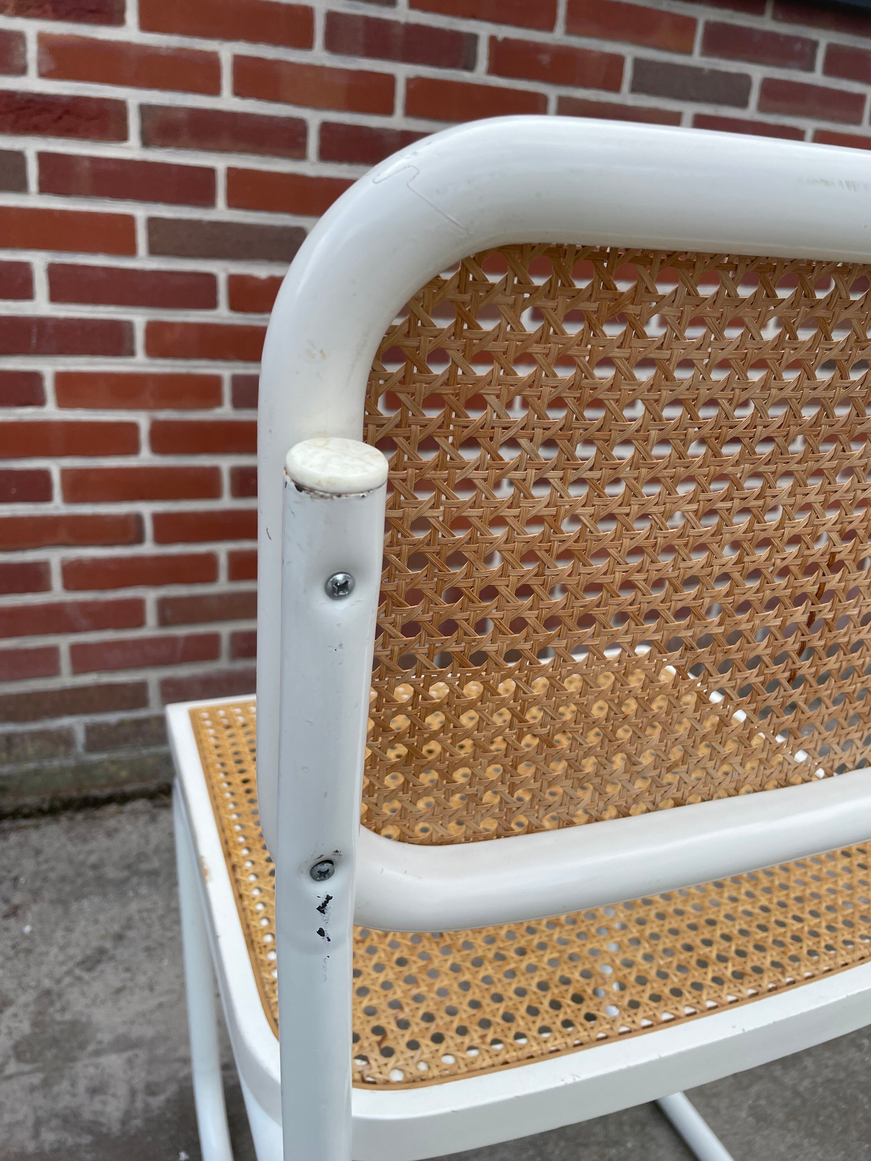 Set of 4 Cesca b32 model chairs in white