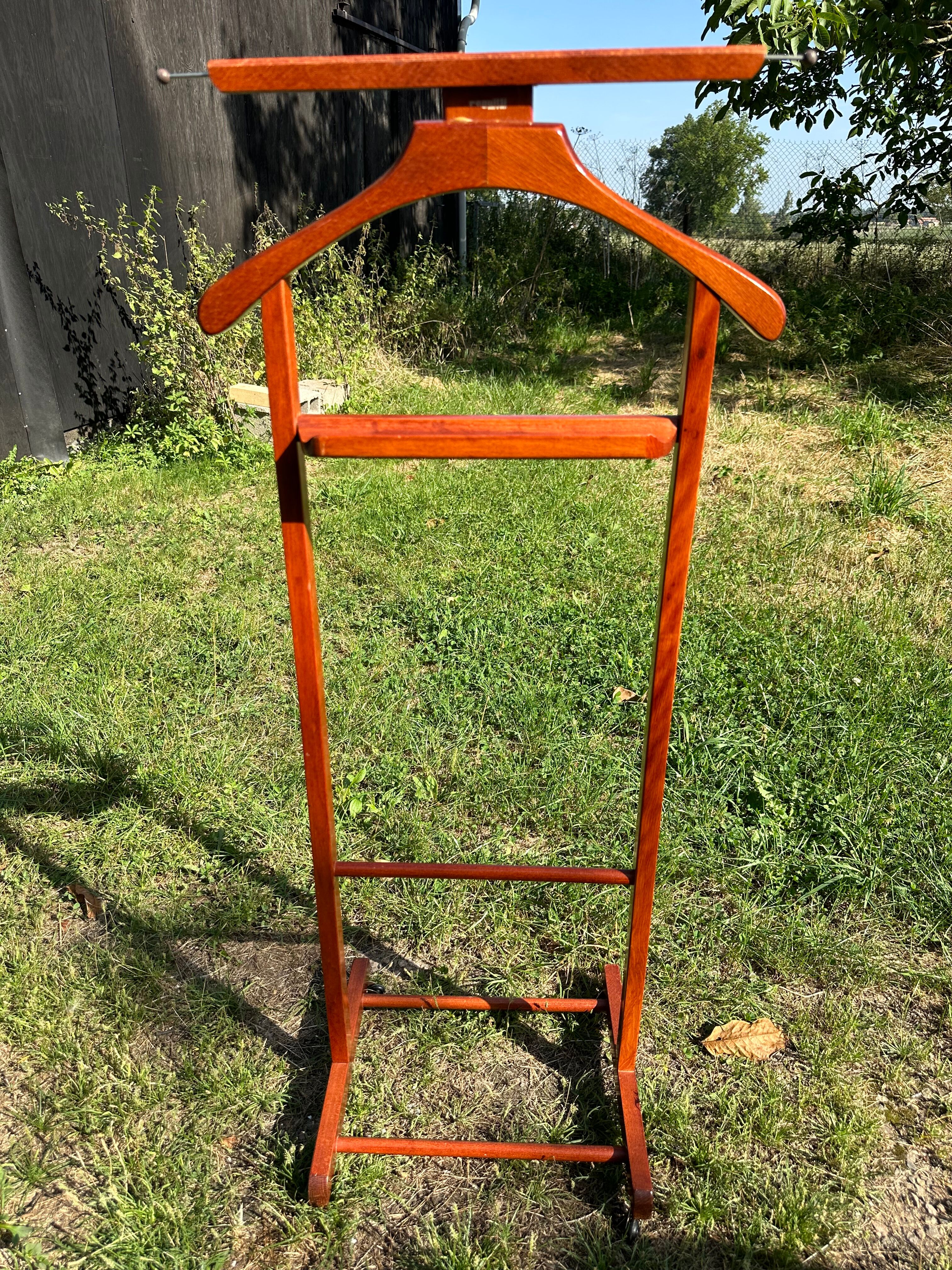 Night valet reguitti