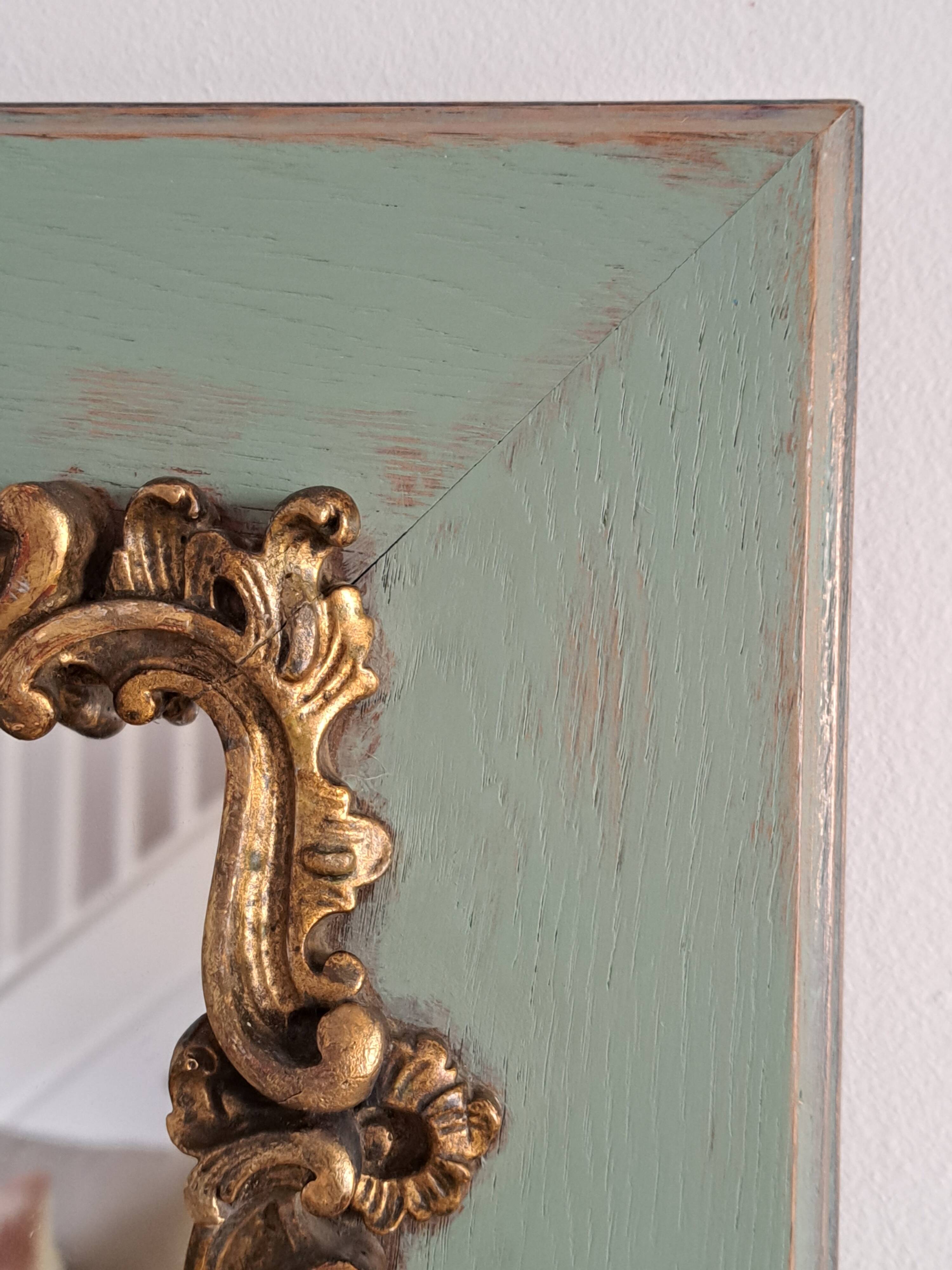 Antique Louis XV style mirror in wood and gilded stucco.