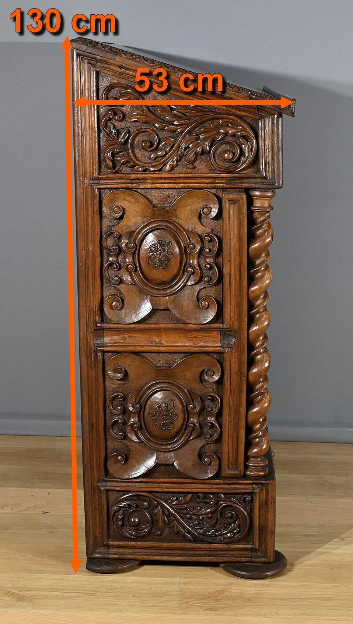 Oratory in solid walnut, Neo-Gothic Renaissance style – Late 19th century