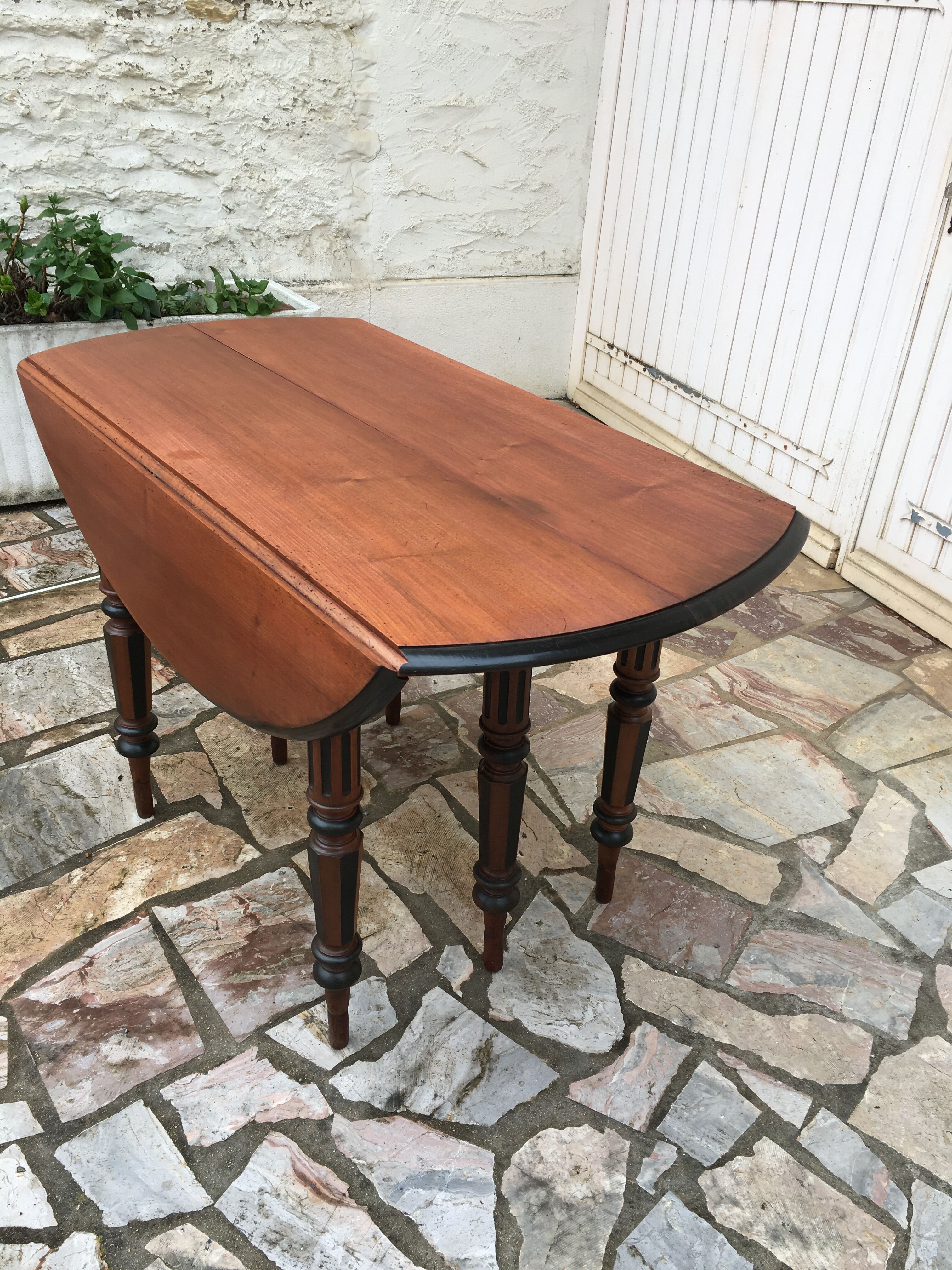 Round table 6 feet with solid mahogany extensions