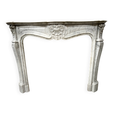 Louis XV style fireplace in veined white marble, 20th century.