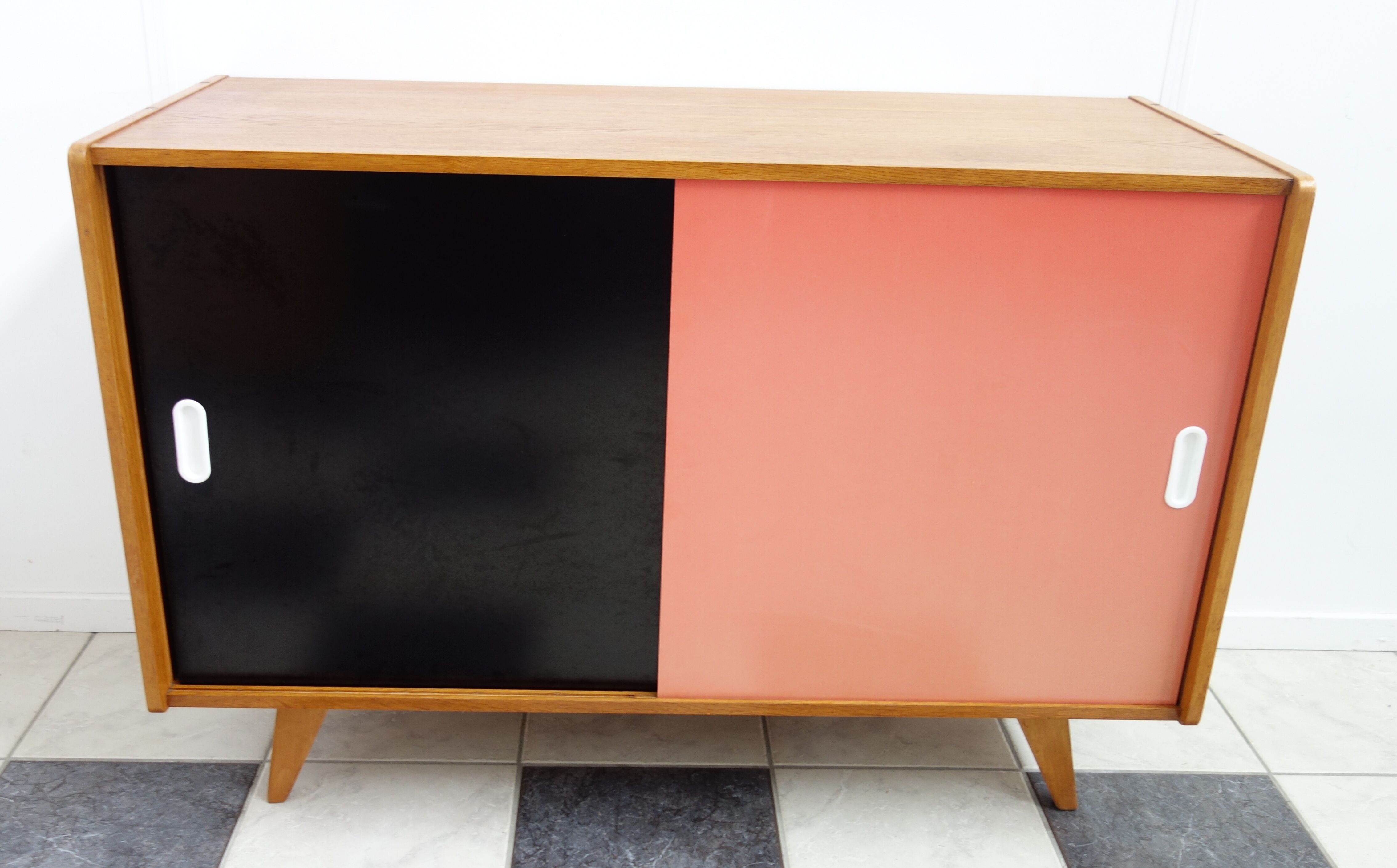Jiri Jiroutek pink and black sideboard  Interier Praha 1960