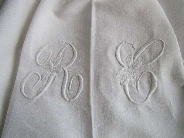 Old sheet 330x220cm - embroidered/monogrammed back
