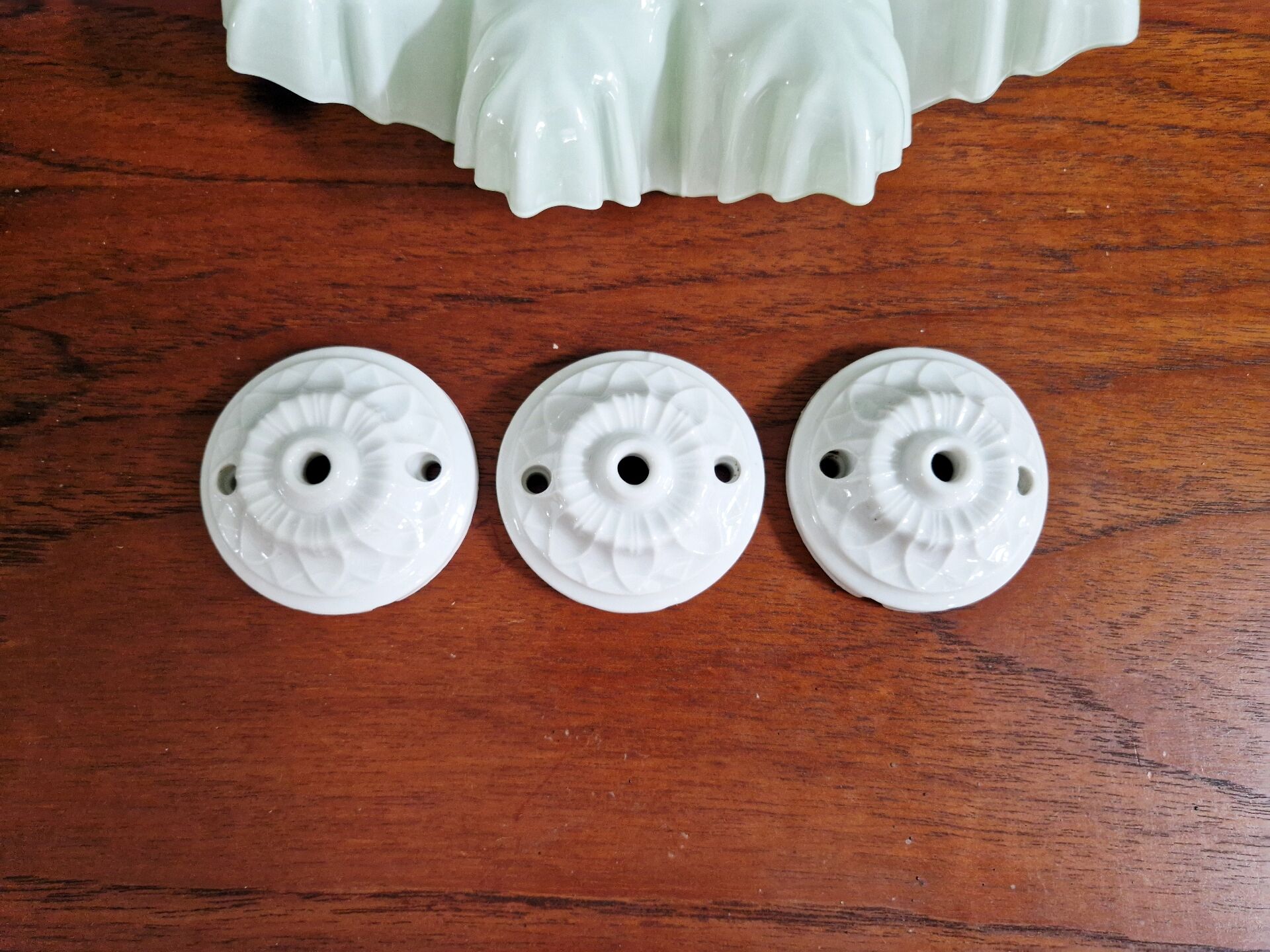 Art Deco trio of suspensions in coloured frilled opaline, 1920-30.