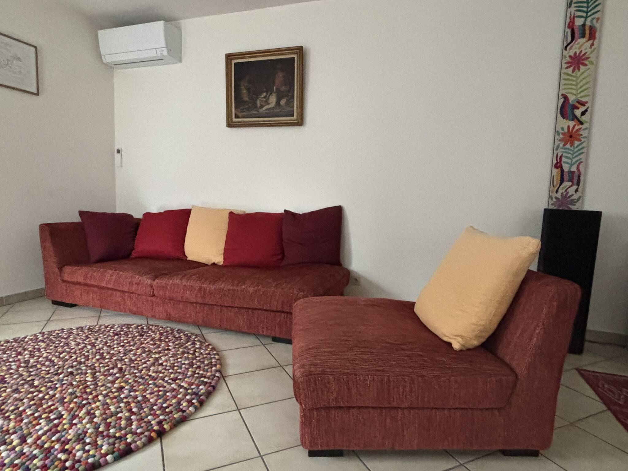 Four-seater meridian with a chaise longue roche bobois model khanami.