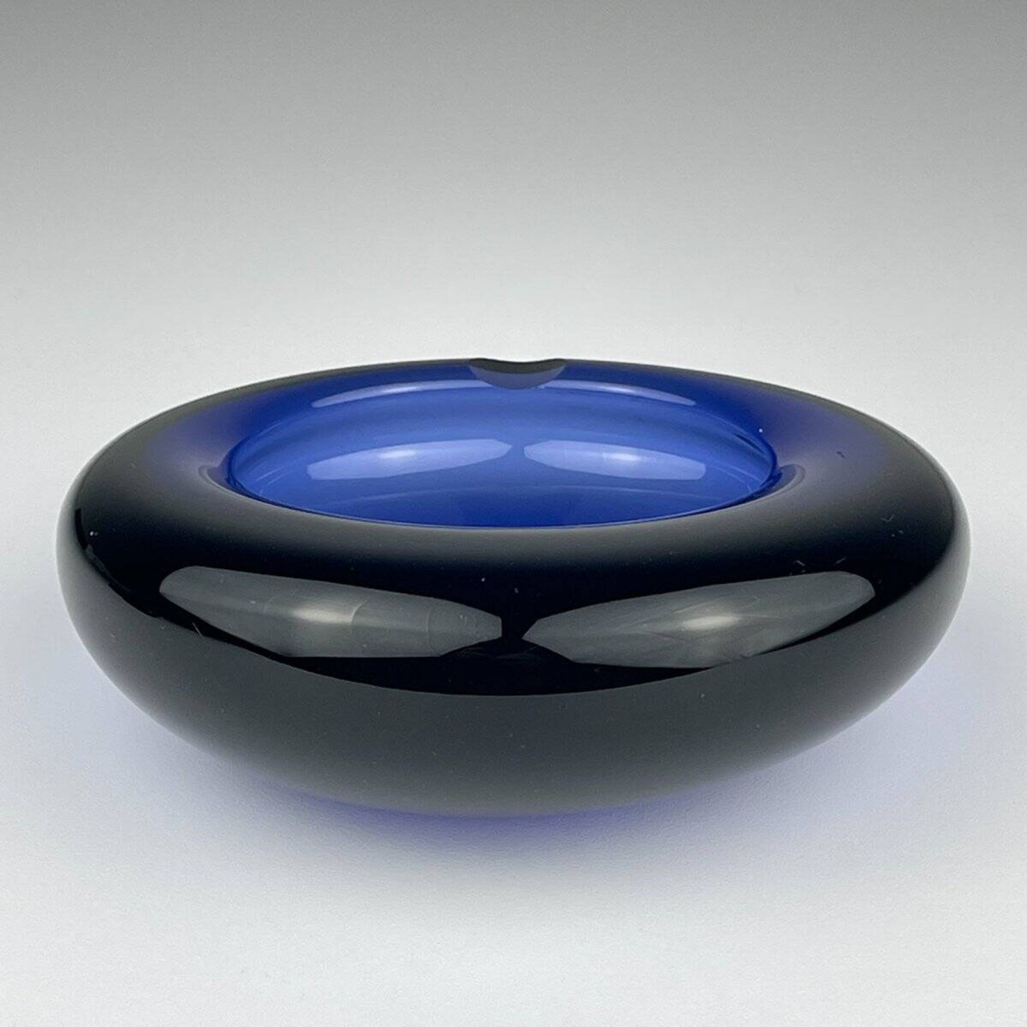 Cendrier en verre bleu par Per Lütken pour Holmegaard, Danemark, 1962