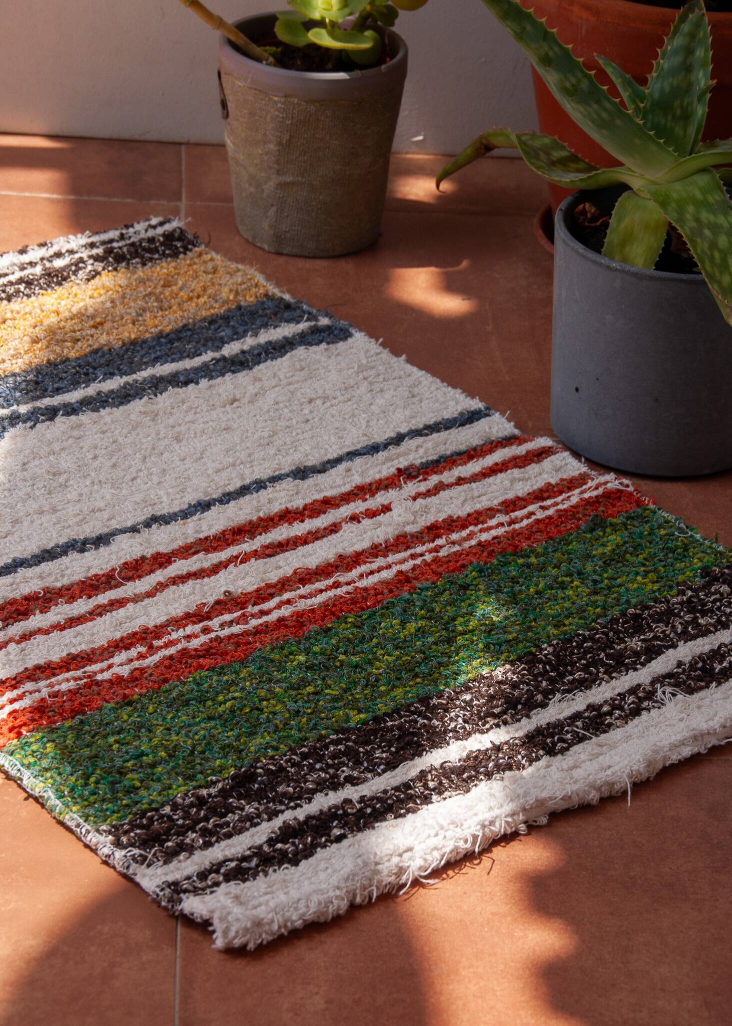 Handwoven recycled cotton rug - 40 x 60 cm
