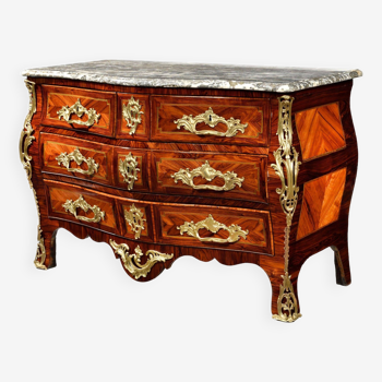 Tomb chest of drawers