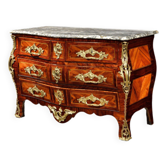 Tomb chest of drawers