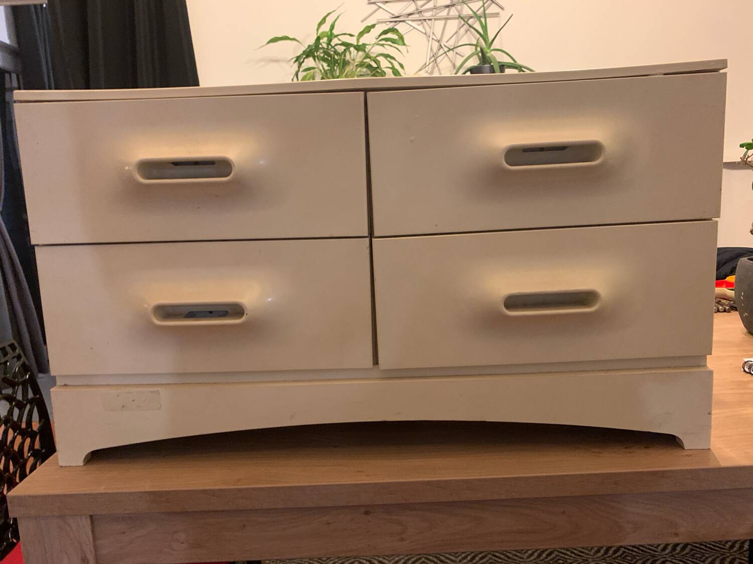 Plastic chest of drawers