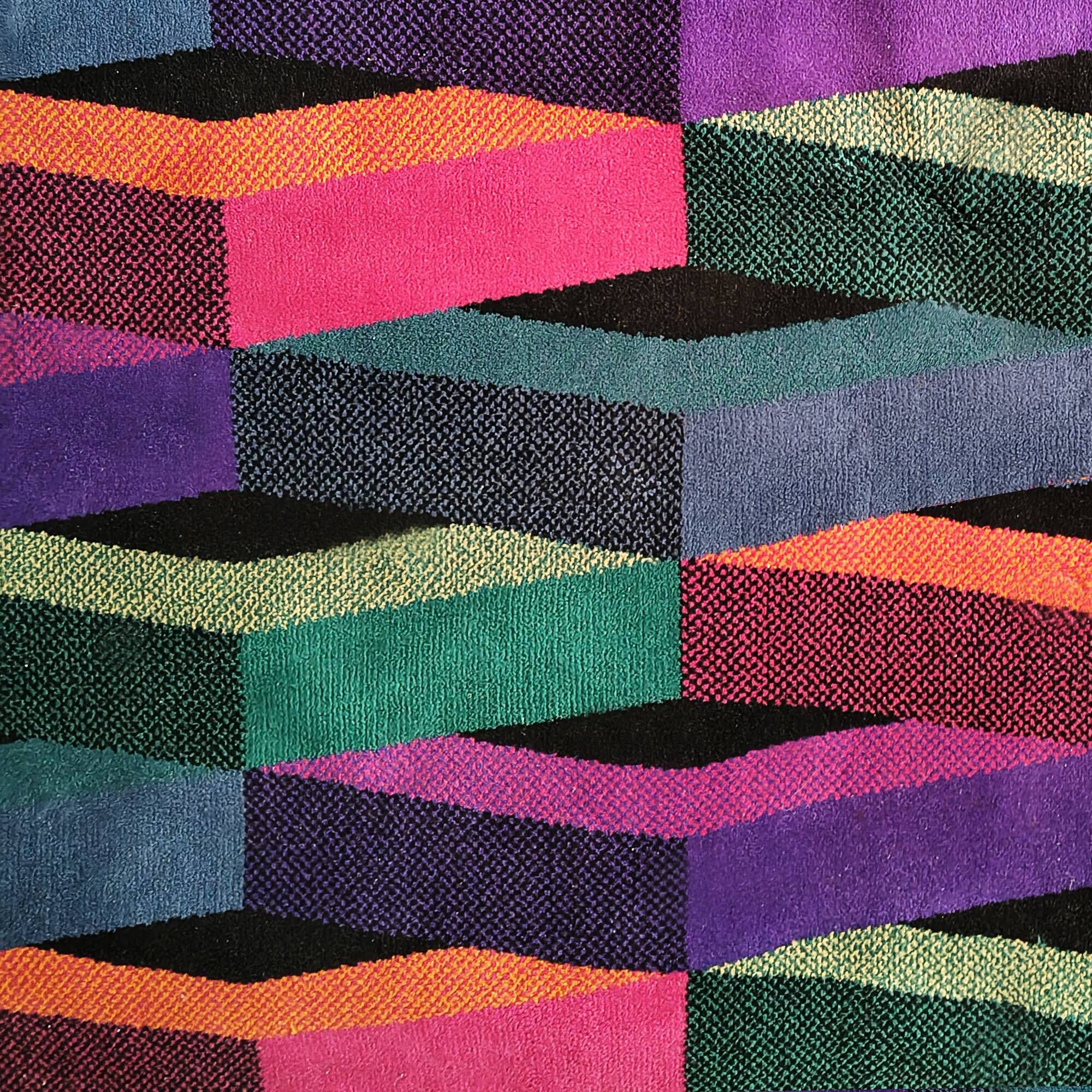 Stunning 1980s Italian post-modern wool rug by Missoni for T&J Vestor