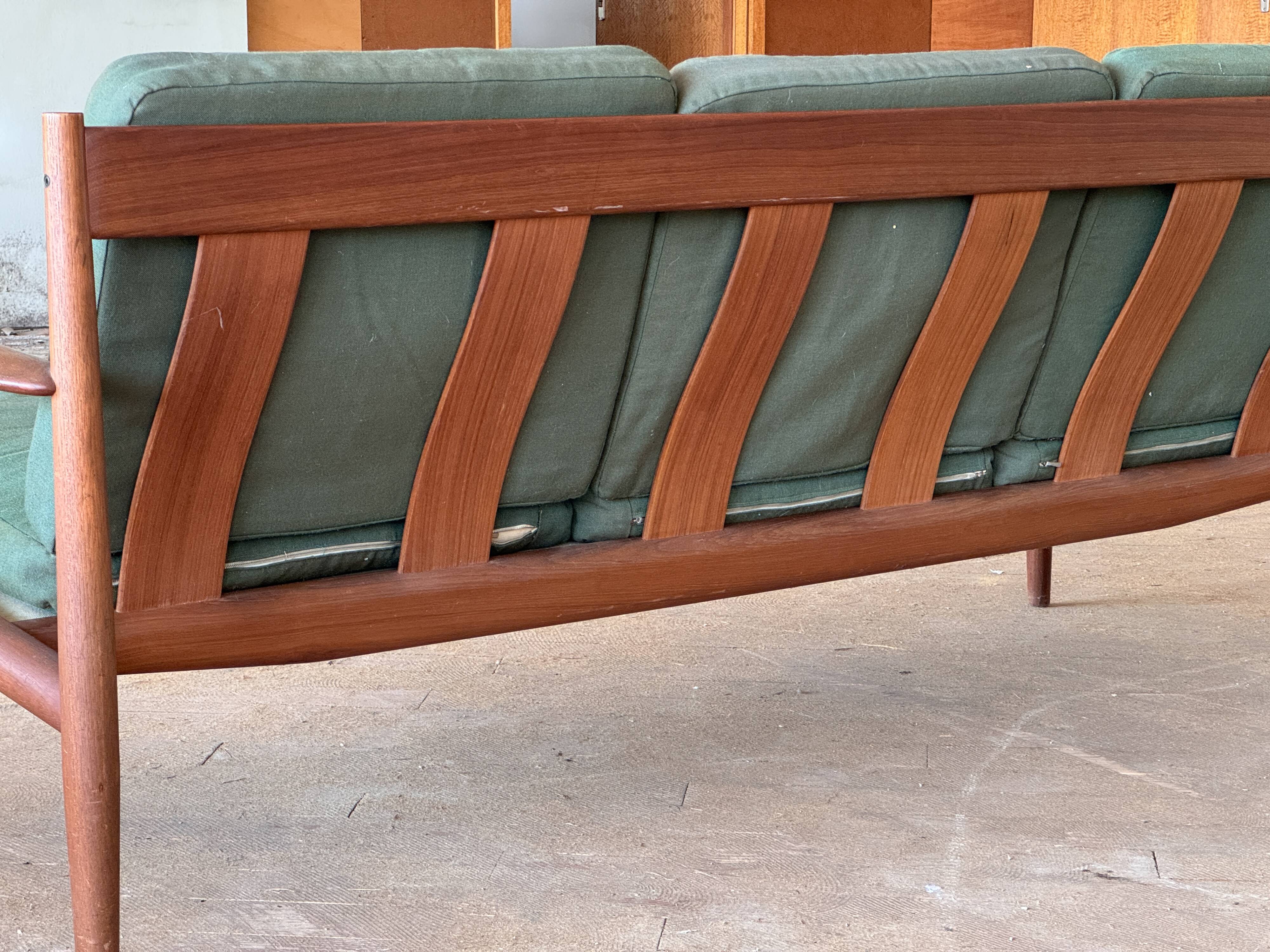 Canapé scandinave par Grete Jalk pour France & Son circa 1960