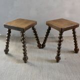 Paire de tabourets en bois massifs, pieds sculptés