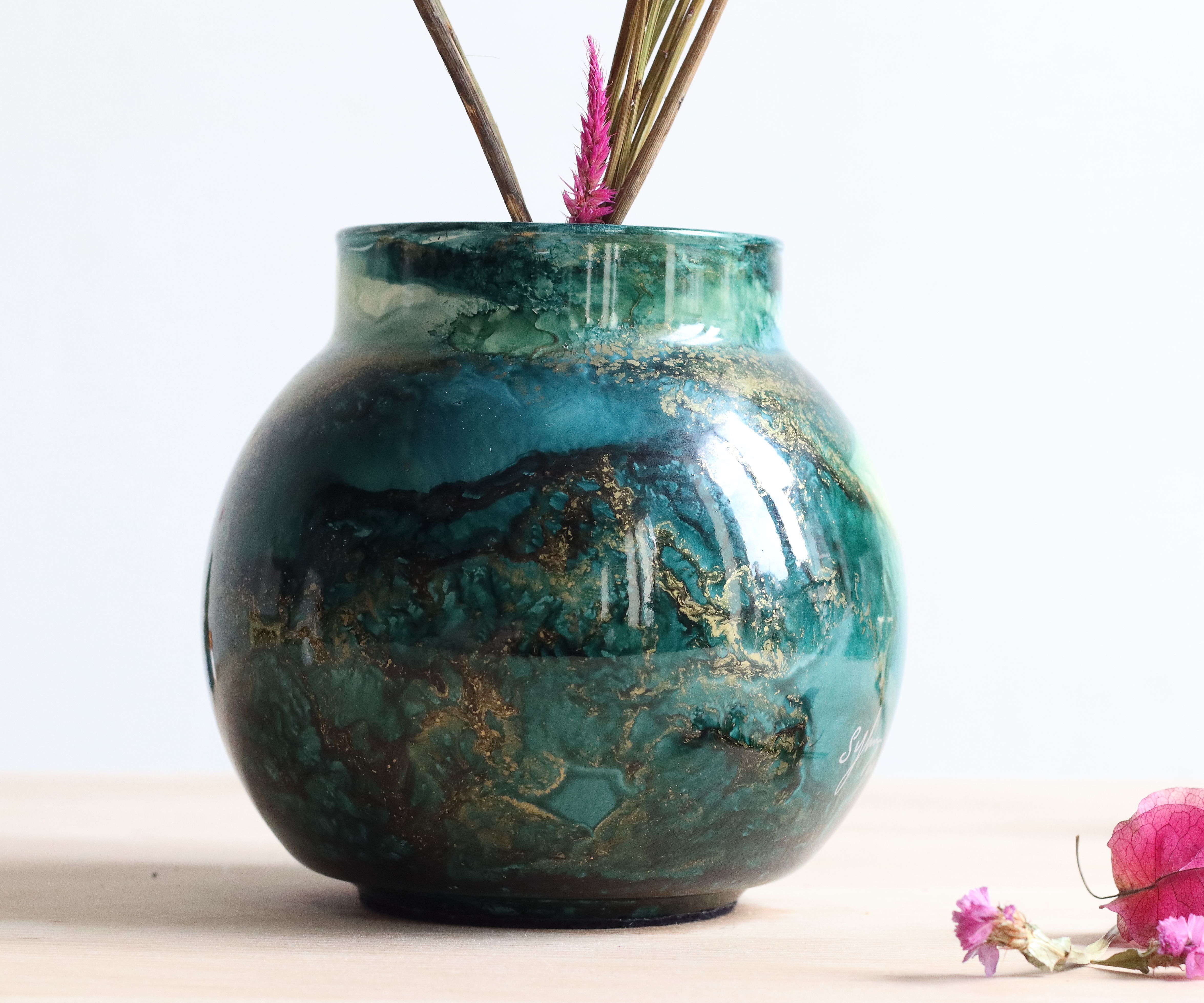 Glass ball vase by Sylvie Montagnon