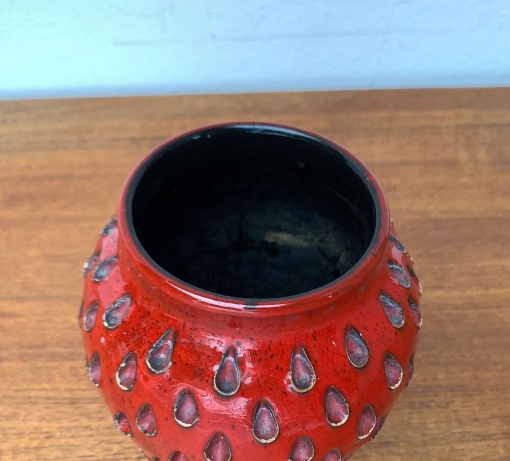 Strawberry ceramic vase from the mid-century by Fratelli Fanciullacci for Bitossi, 1960s.
