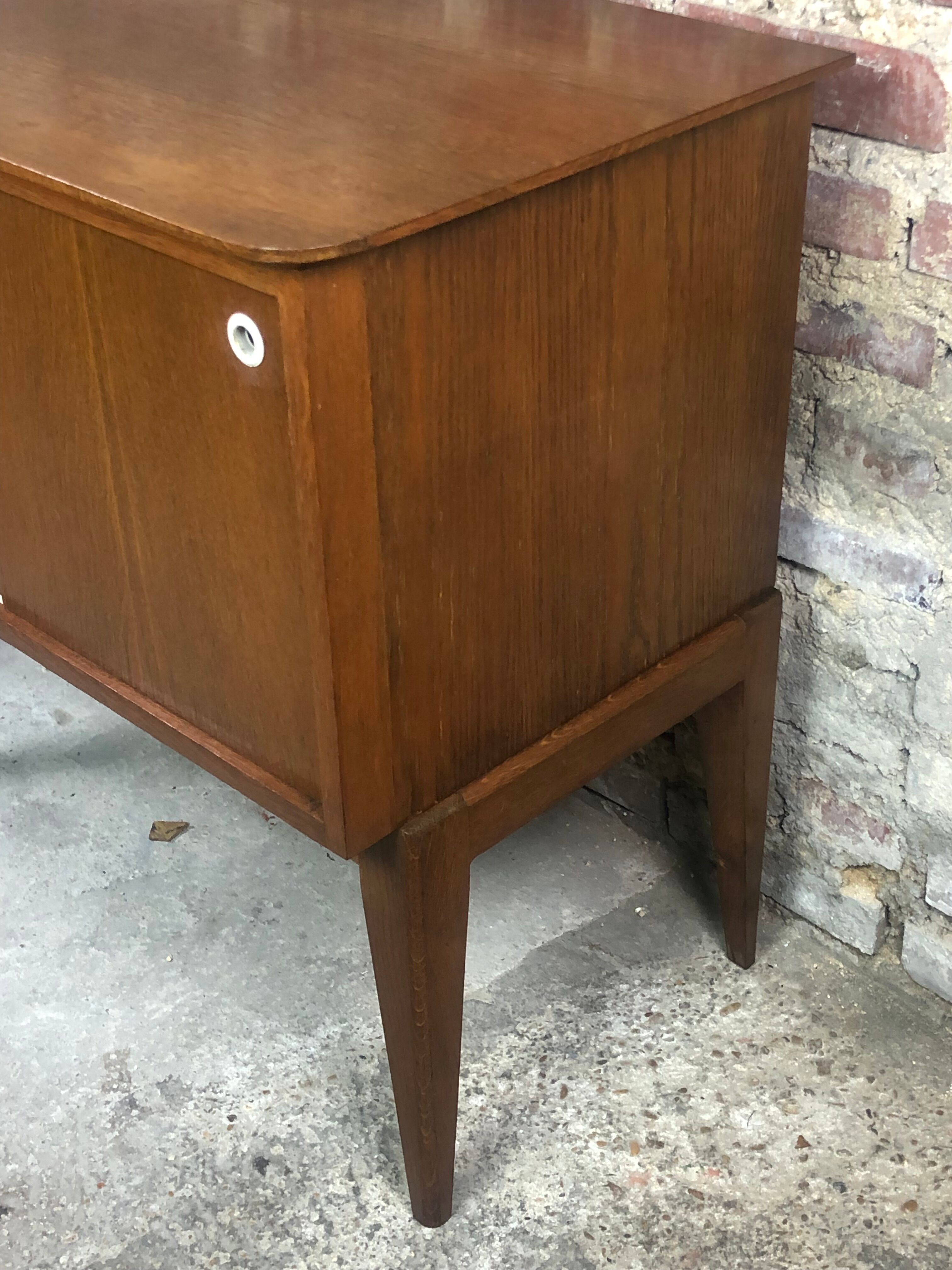 Music in vintage oak 60