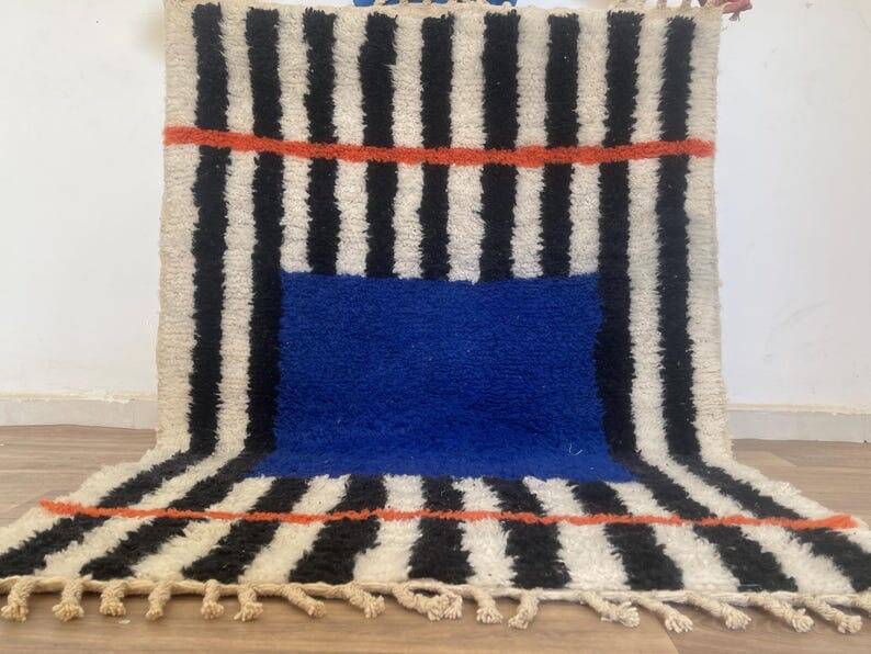 Traditional handmade Moroccan rug, size 140 x 260 cm