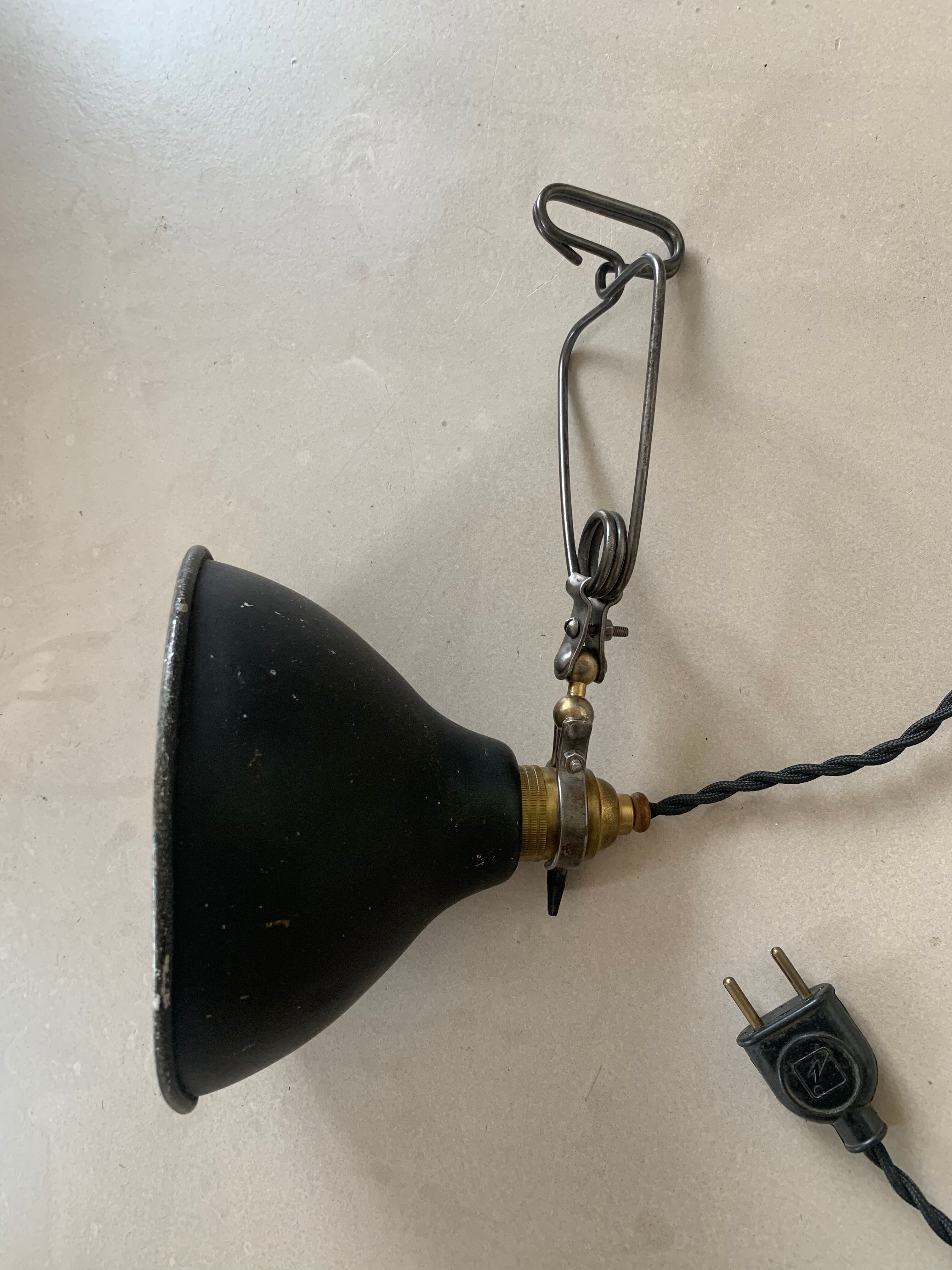 Pincer lamp / old workshop spot