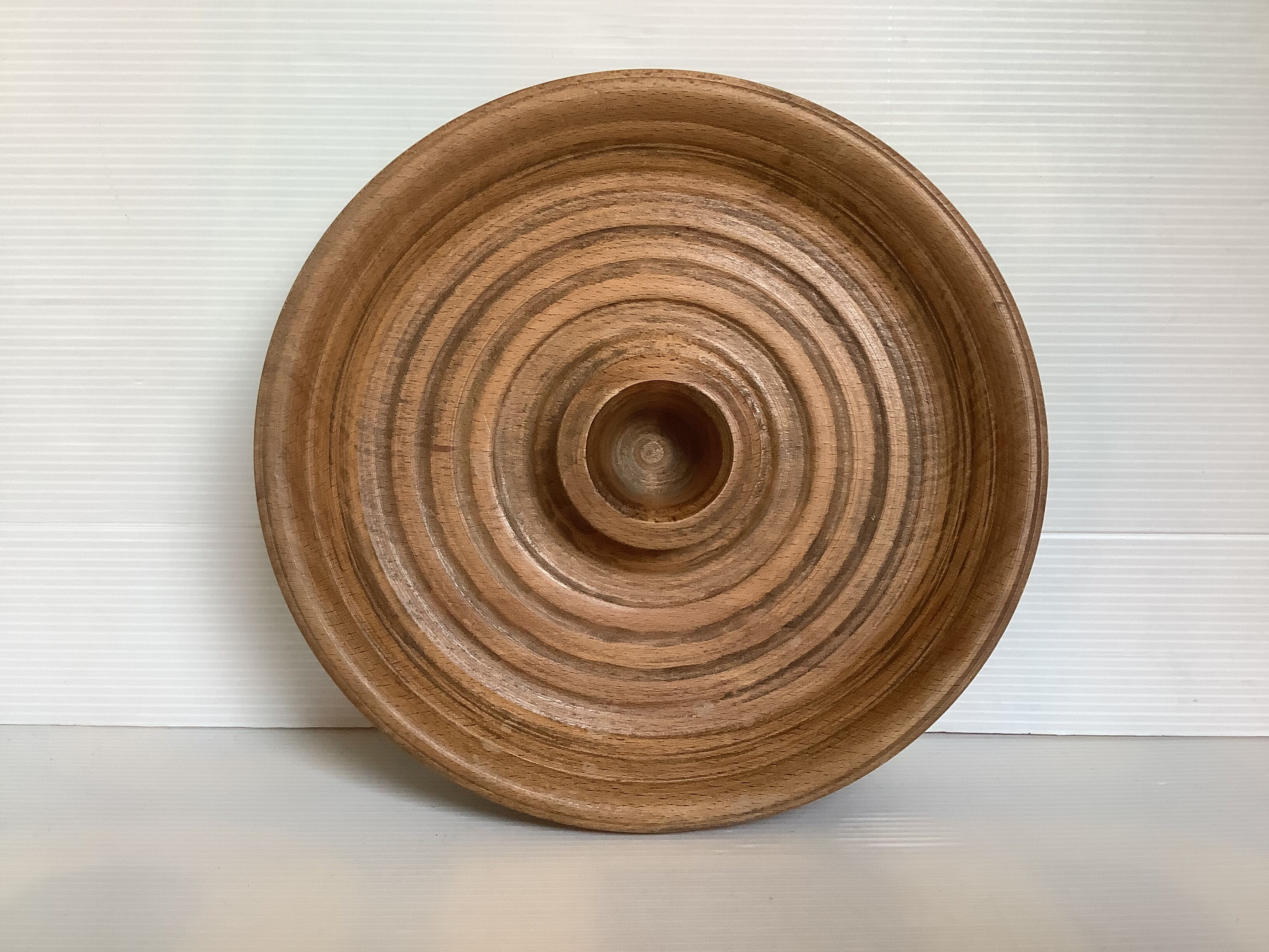 Thick round wooden candle holder