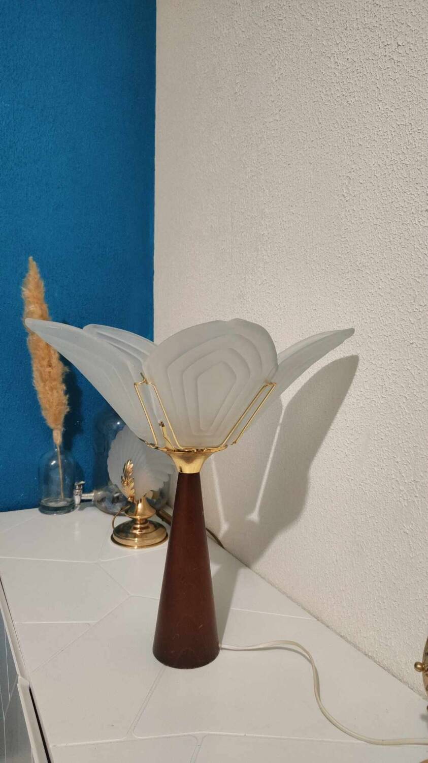Vintage 1980s lily petal lamp
