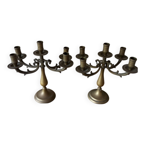 Paire de grands chandeliers 5 feux en laiton patiné style classique