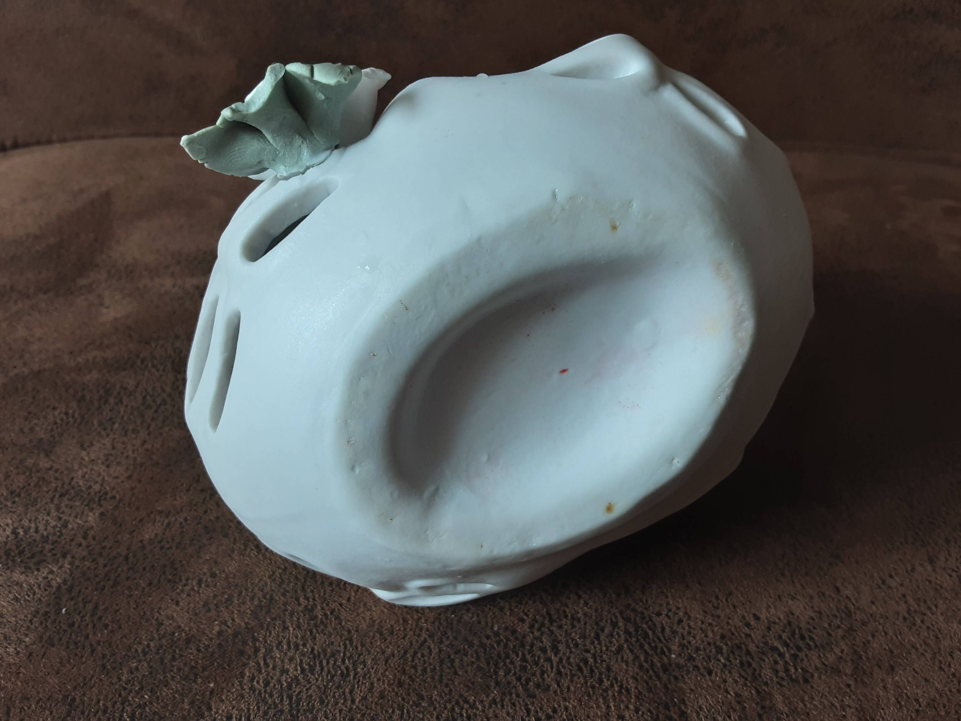 Ceramic basket