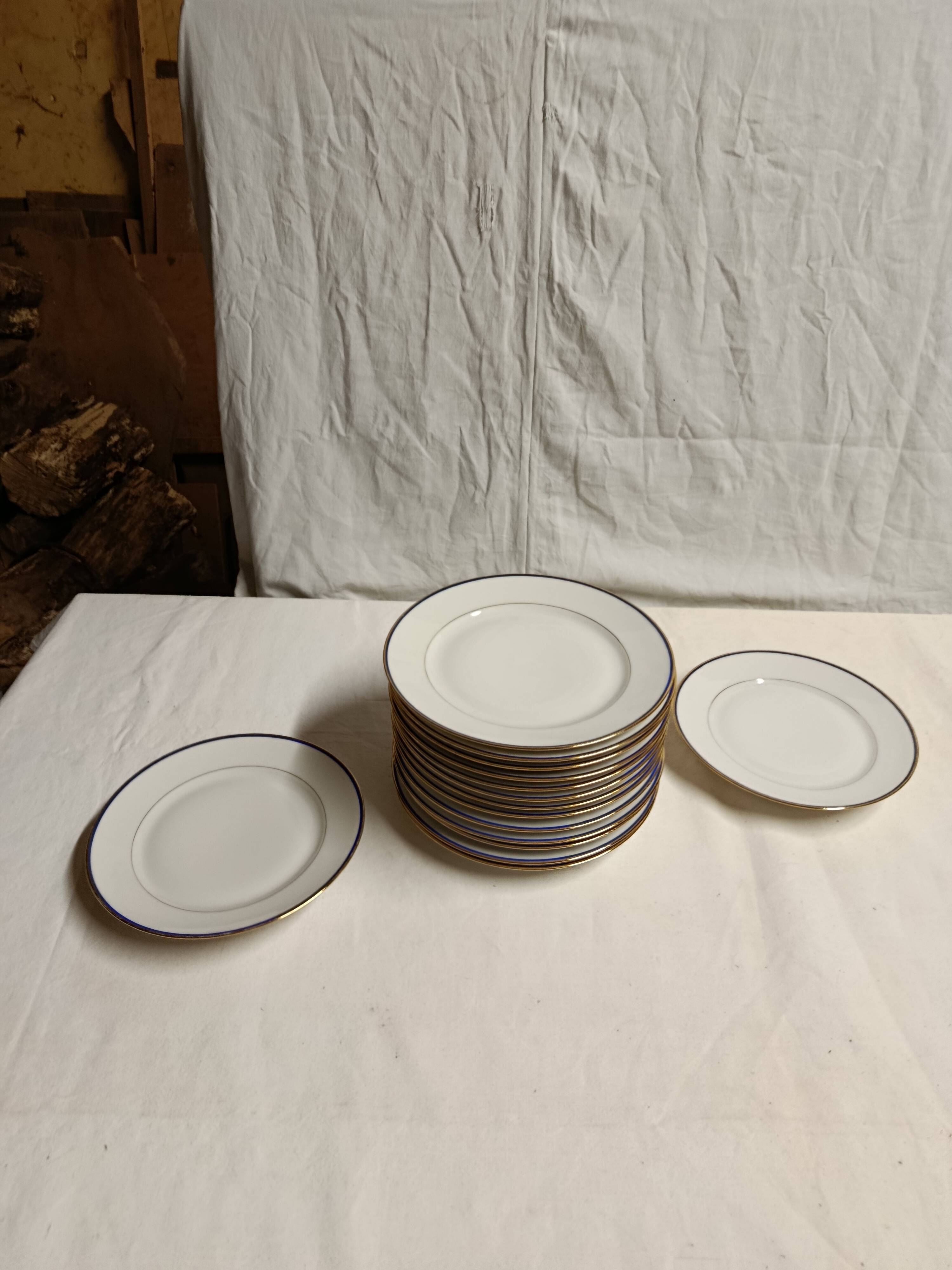 15 assiettes en porcelaine de Limoges
