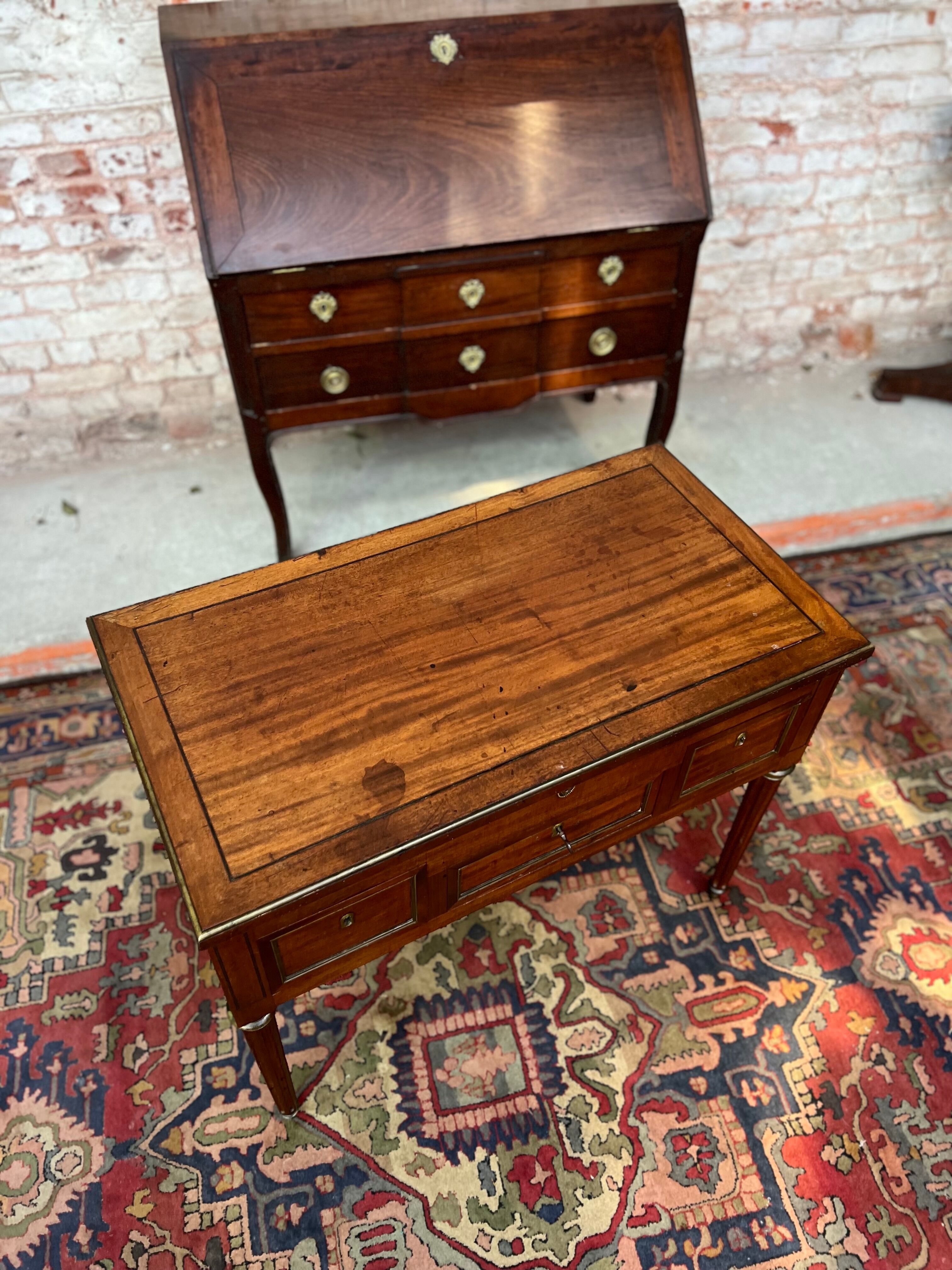 Coiffeuse d’homme en acajou estampillée d’époque  Louis XVI XVIII eme siècle