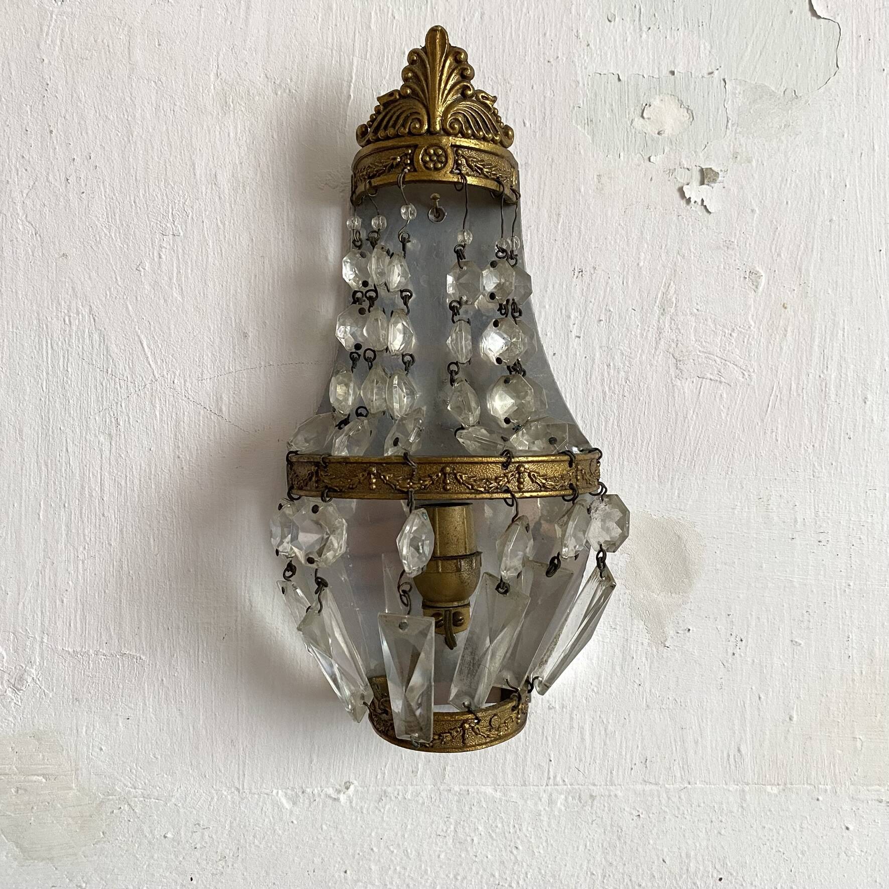 Wall light with pendants and brass hot air balloon
