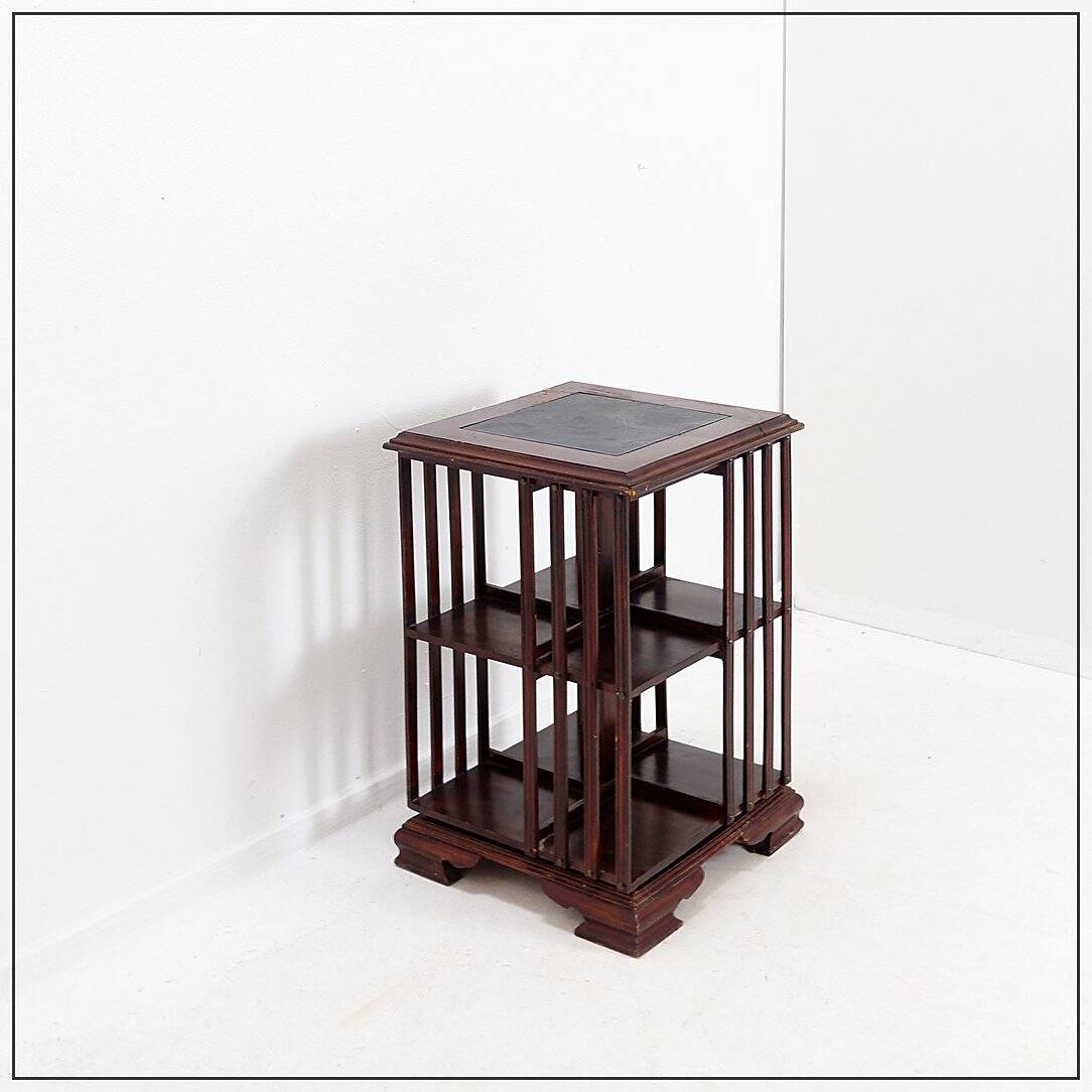 Table d'appoint en bois dur et bibliothèque tournante Vintage Sheraton Revival