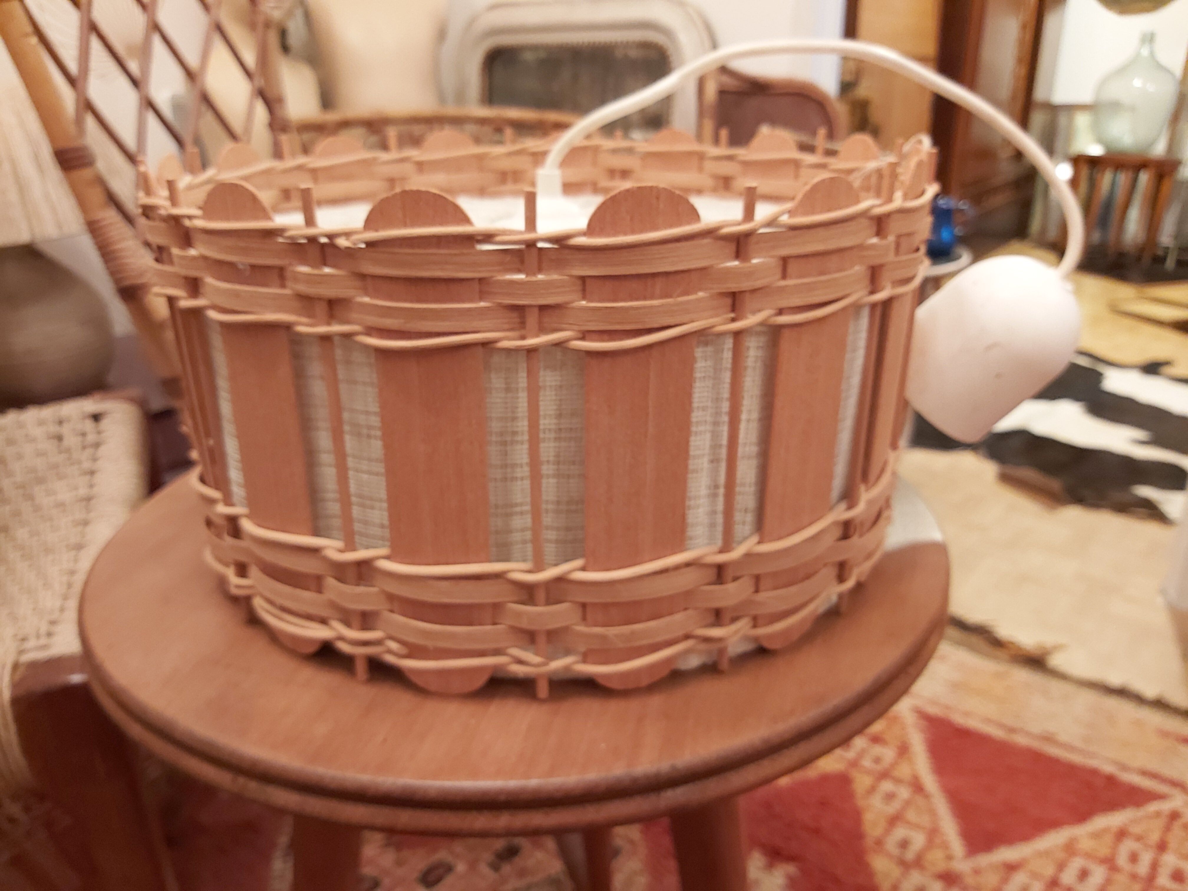 Suspension vintage en bois et tissu