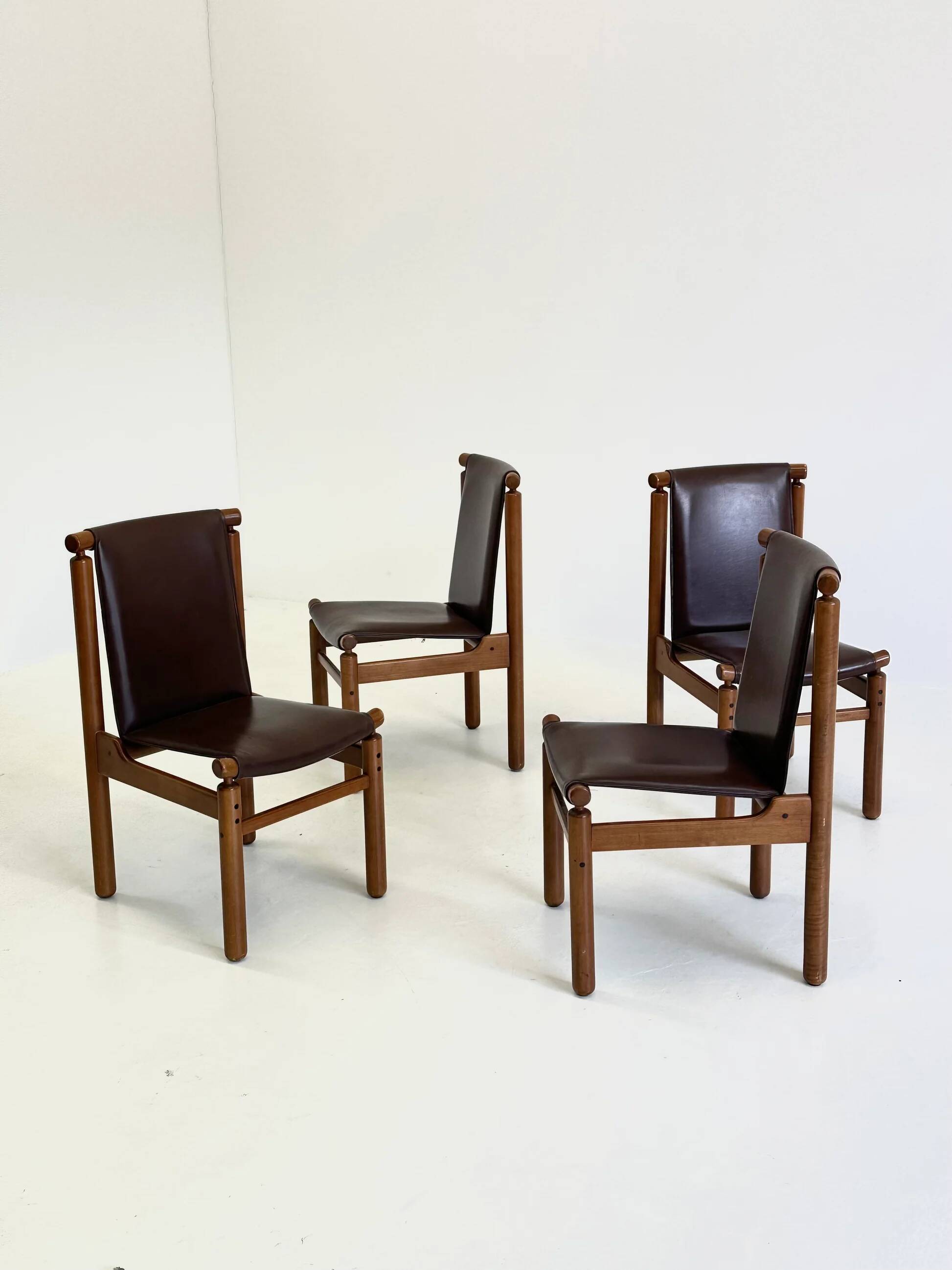 Set of Tapiovaara dining chairs by La Permanente Cantù