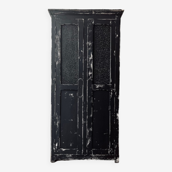 Armoire vitrine patinée noire