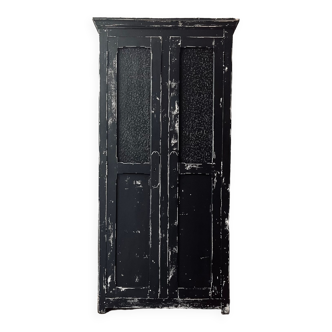 Armoire vitrine patinée noire