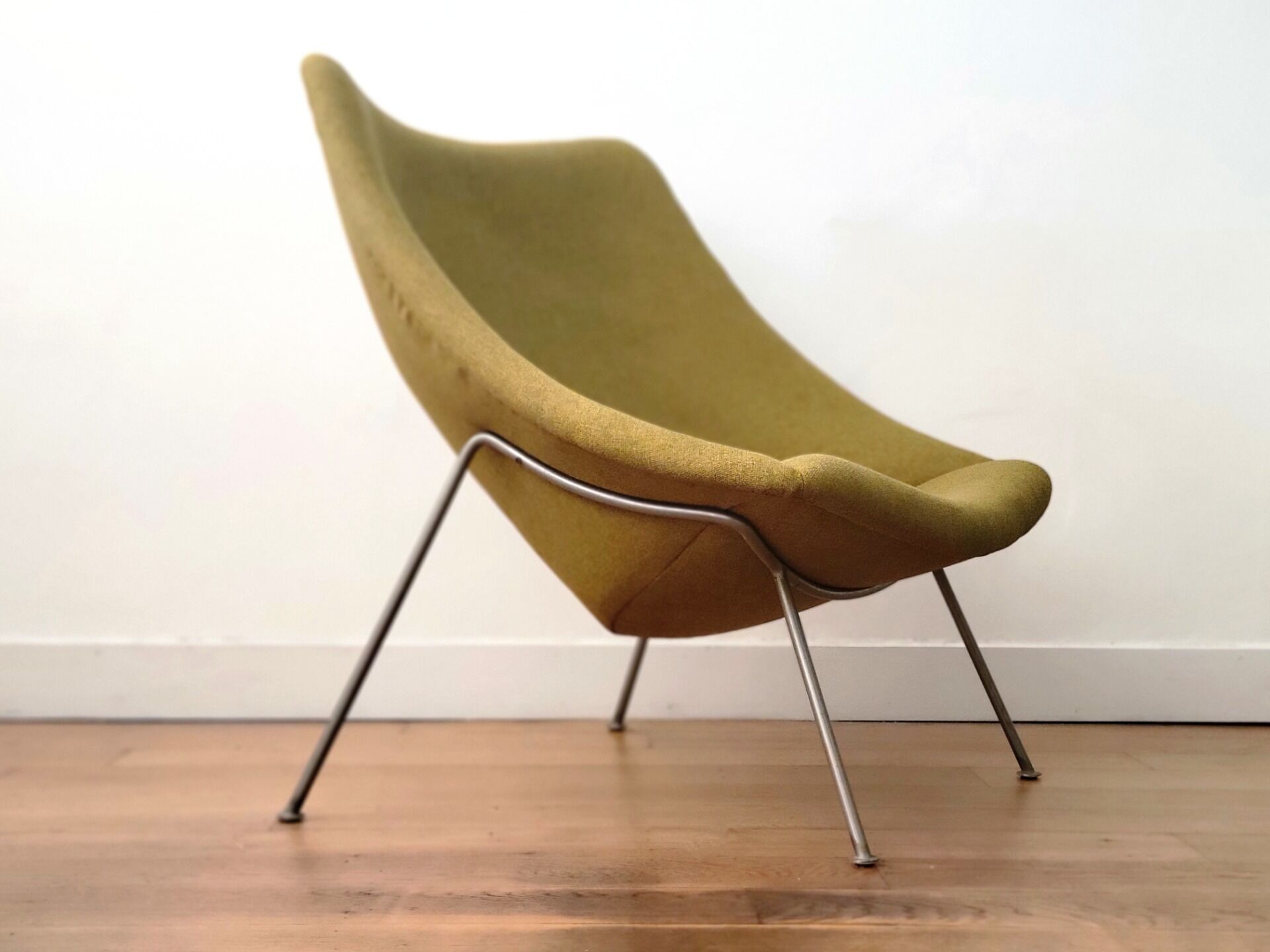 Fauteuil lounge Big Oyster F157 d'Artifort par Pierre Paulin