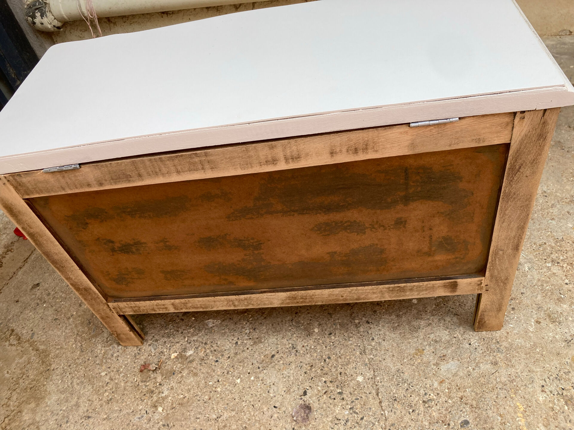 Very nice vintage heart toy chest in L. Ashley removable style.
