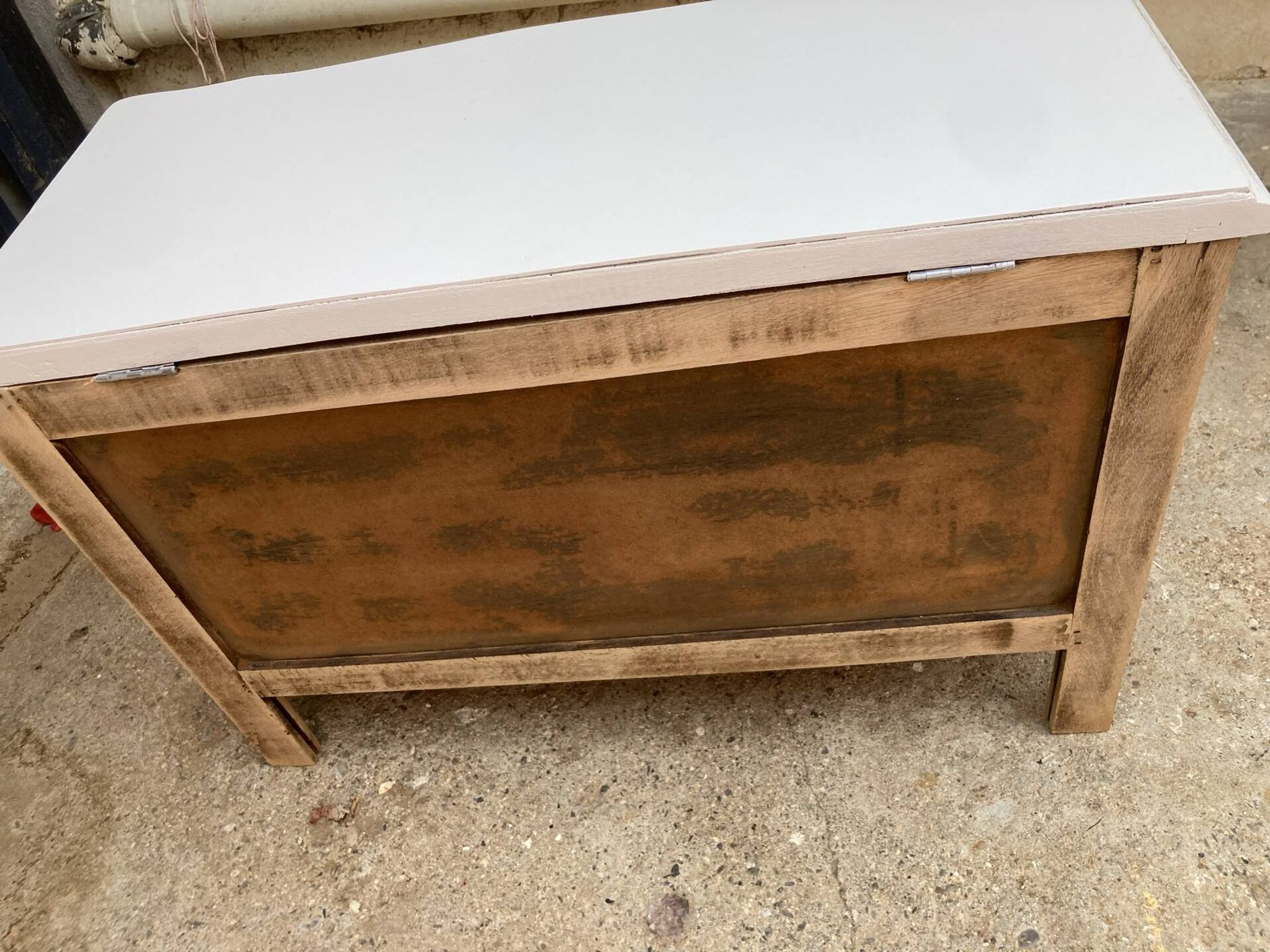 Very nice vintage heart toy chest in L. Ashley removable style.