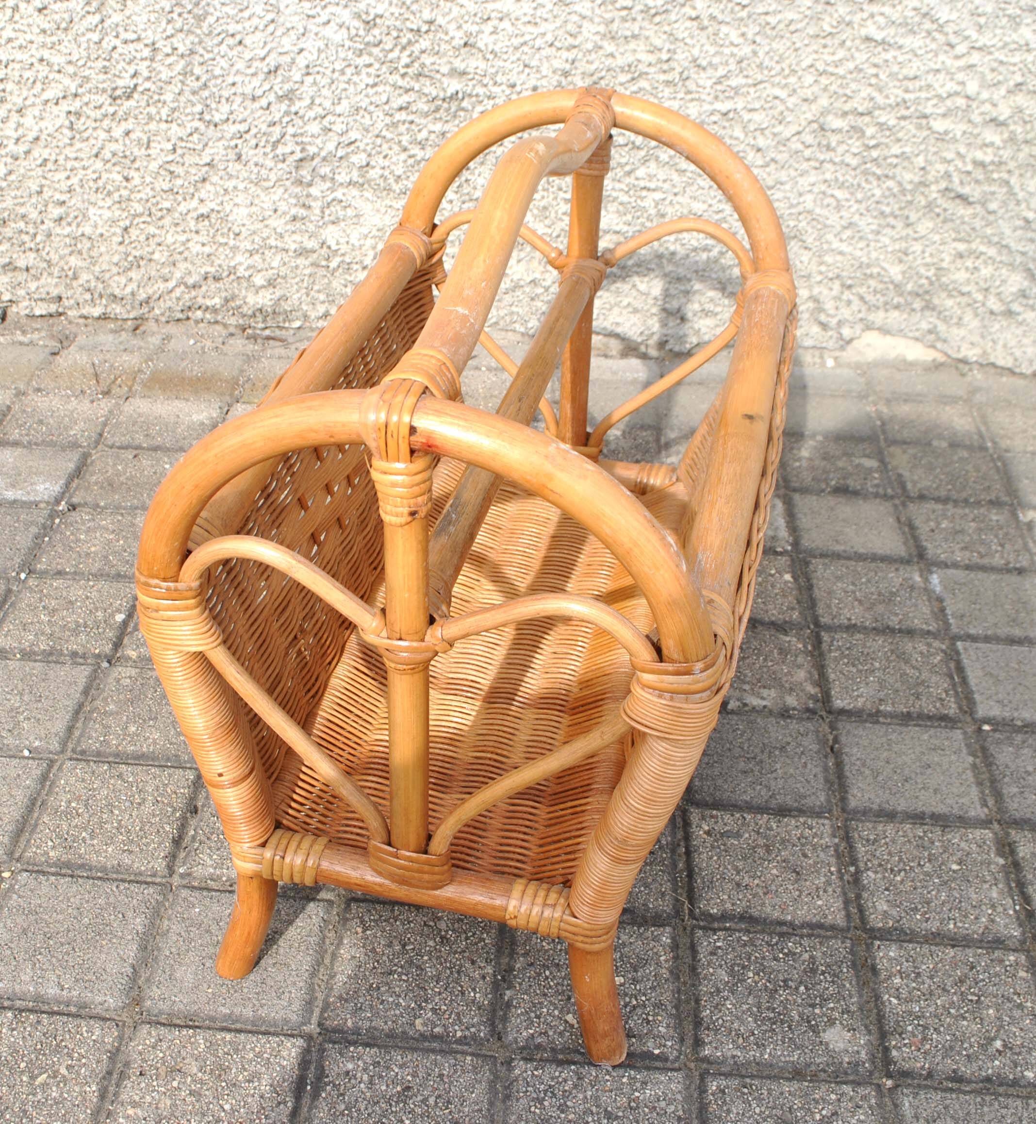 Magazine basket in vintage rattan and bamboo - heart pattern