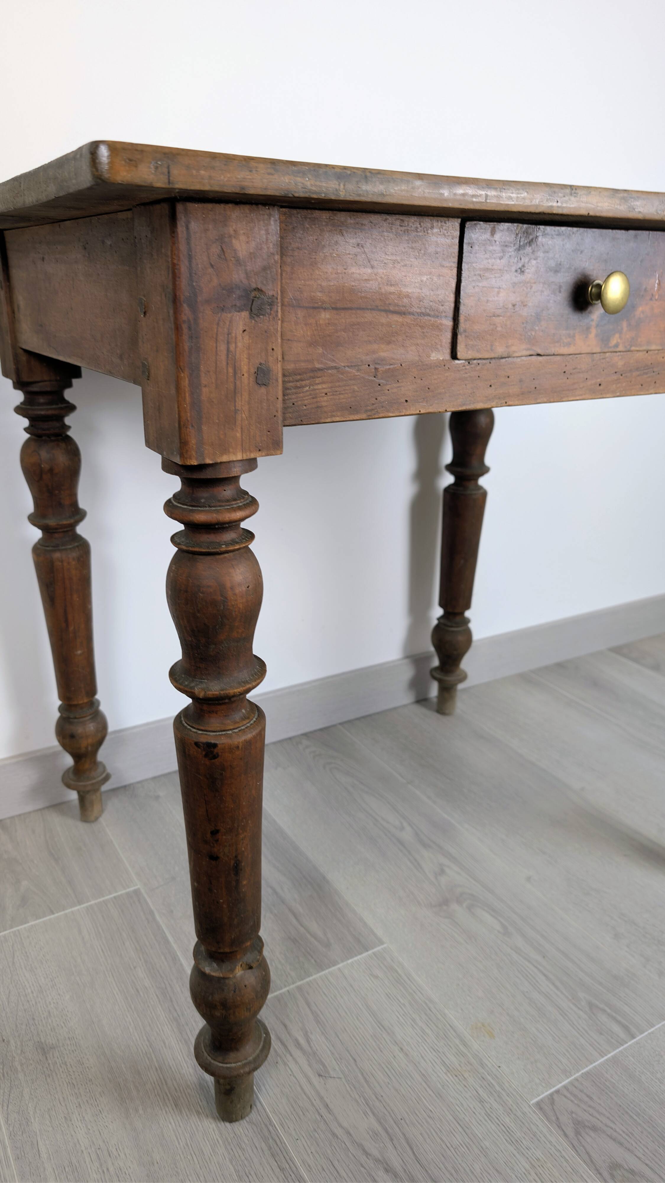 Writing table Napoleon III in solid wood – Authentic charm of the 19th century