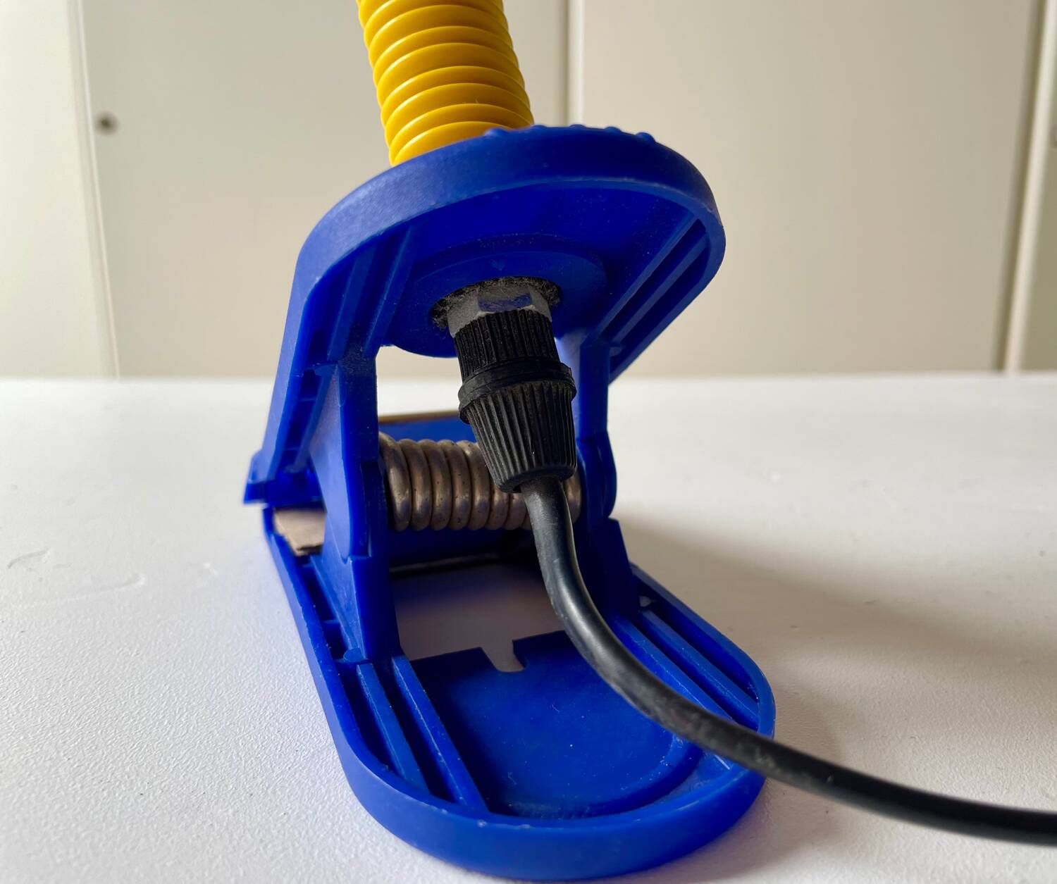 Articulated Memphis style clamp lamp