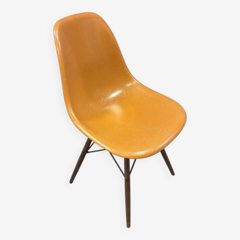 Eames DSW Fiberglass Chair Ocher / Dark Maple - Vitra