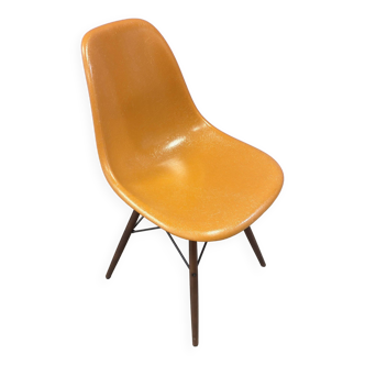 Chaise Eames DSW Fiberglass Ocre / Érable foncé - Vitra