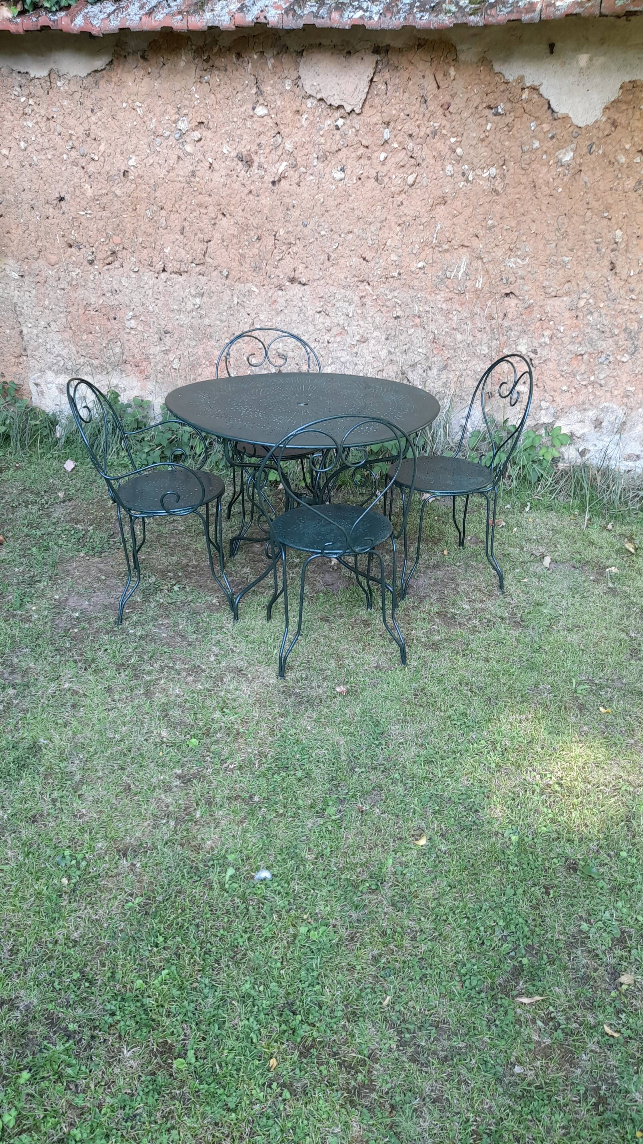 Antique wrought iron garden furniture set 1 table 2 armchairs 2 wagon green chairs