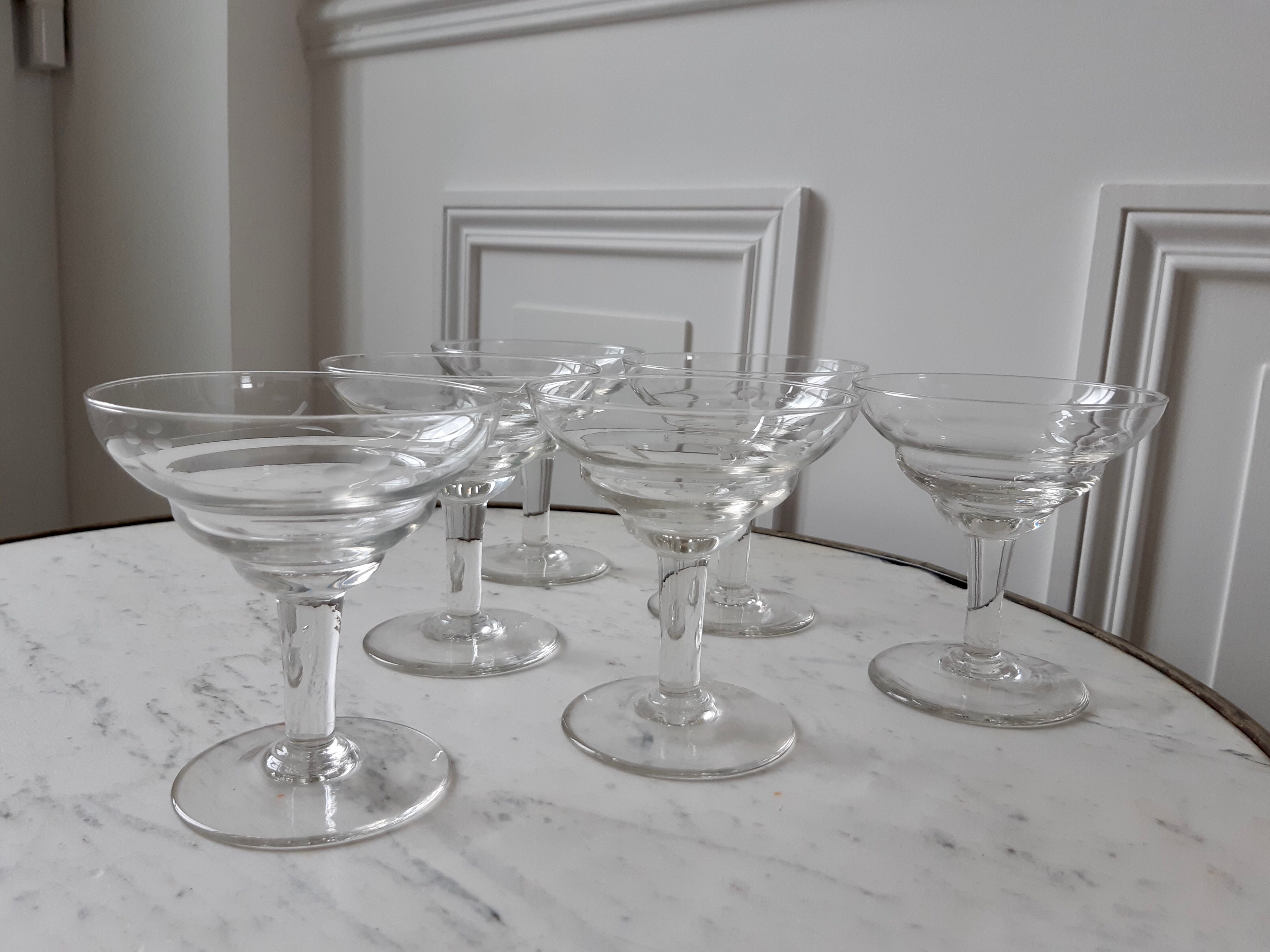 Lot of 6 crystal champagne glasses engraved 50s