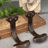 Paire de patères métalliques