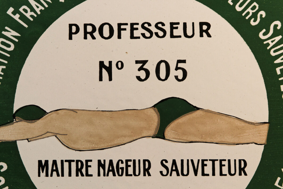 Enamelled lifeguard plaque