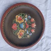 Assiette en bois peinte à la main de karnten Autriche vintage