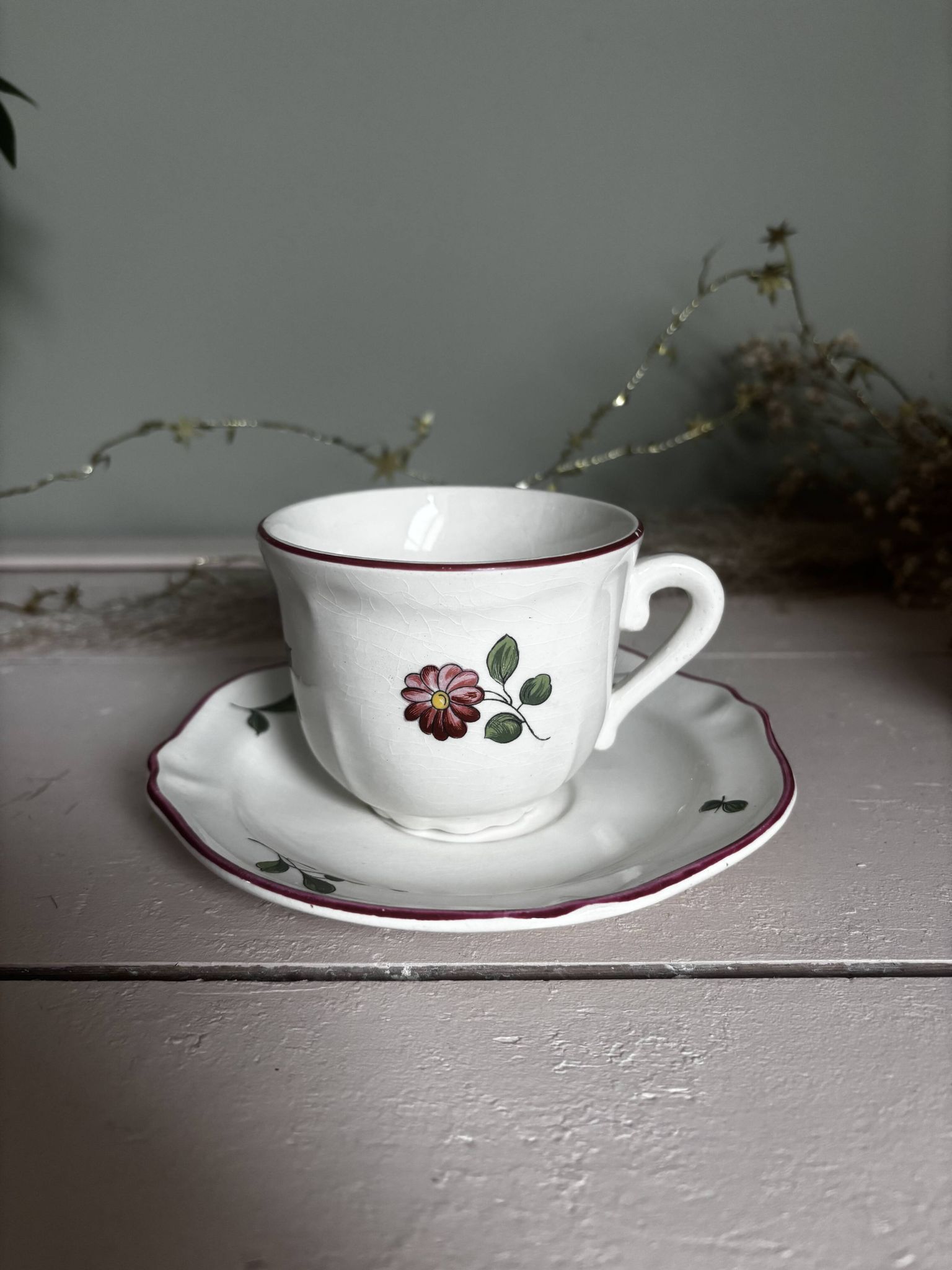 Duo of cups and saucers Old Saint Amand