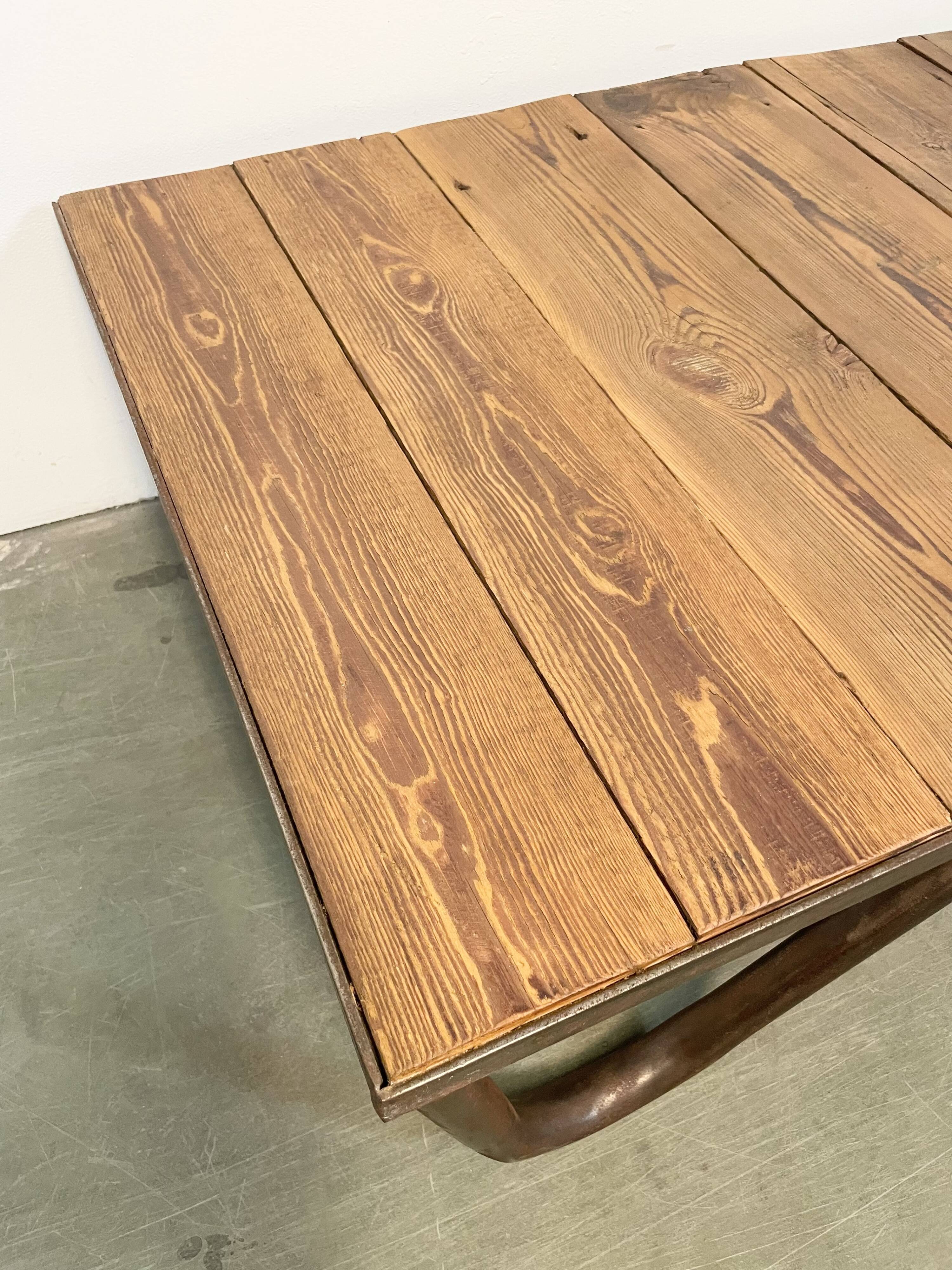 Table basse industrielle, années 1960